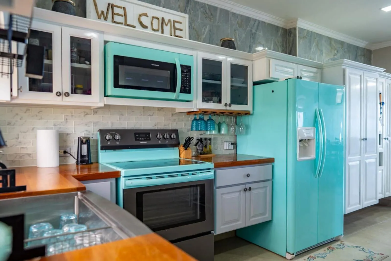Kitchen or kitchenette in Island Magic Villas