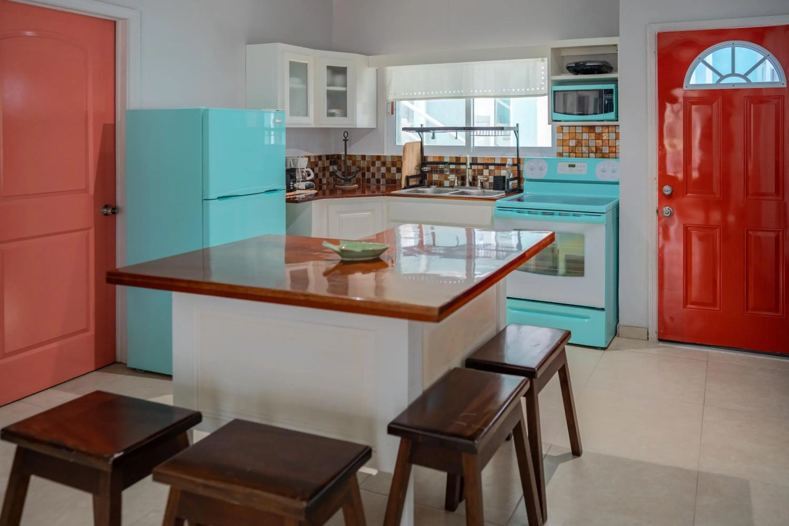 Kitchen or kitchenette in Island Magic Villas