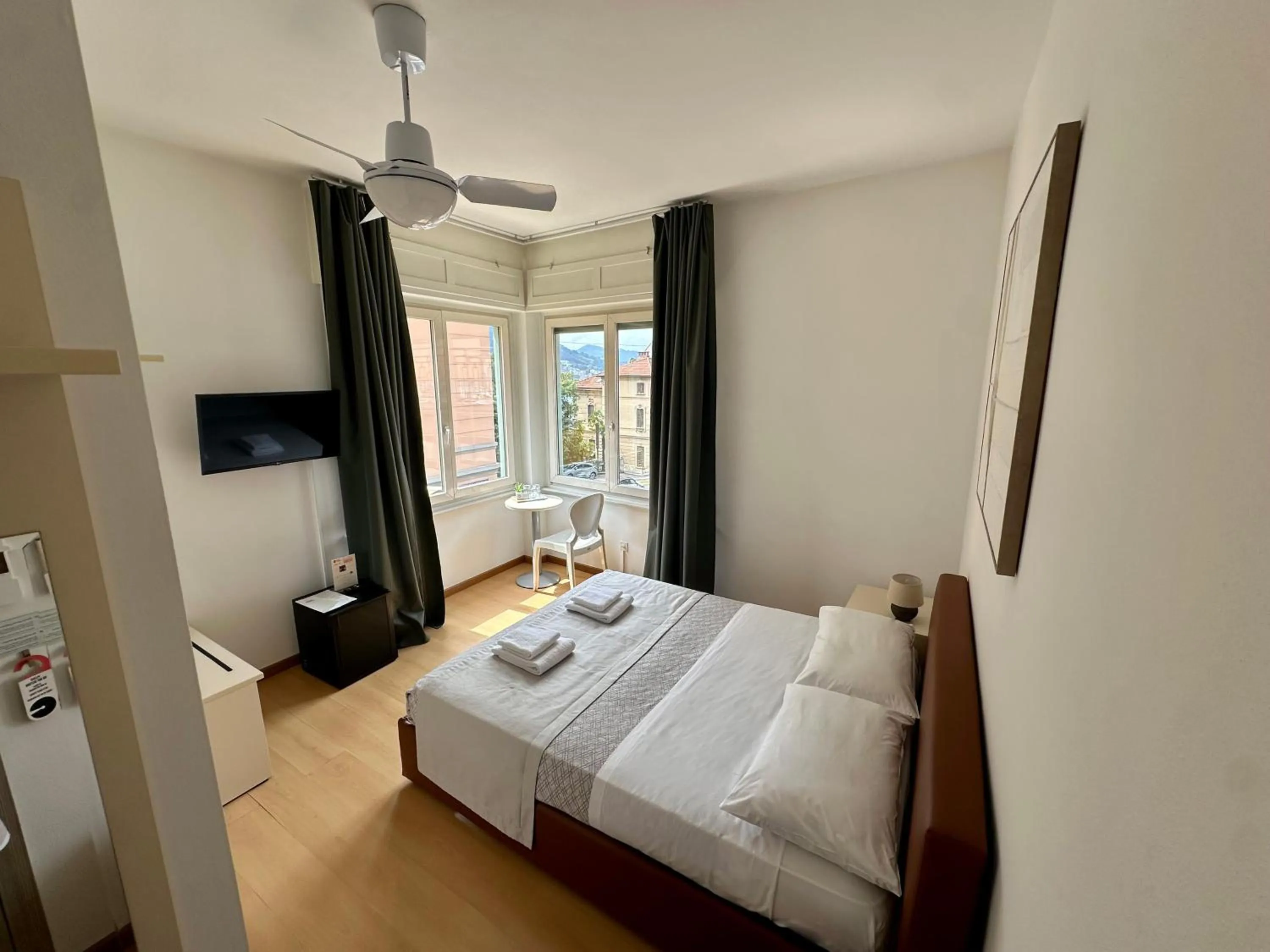 Bedroom, Bed in Hotel Locanda Castagnola