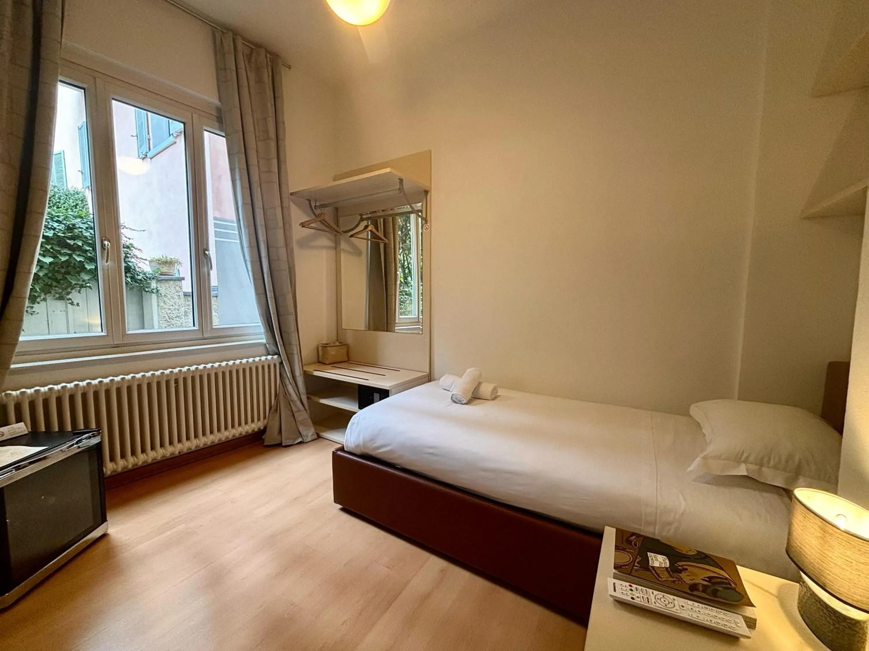 Bedroom, Bed in Hotel Locanda Castagnola