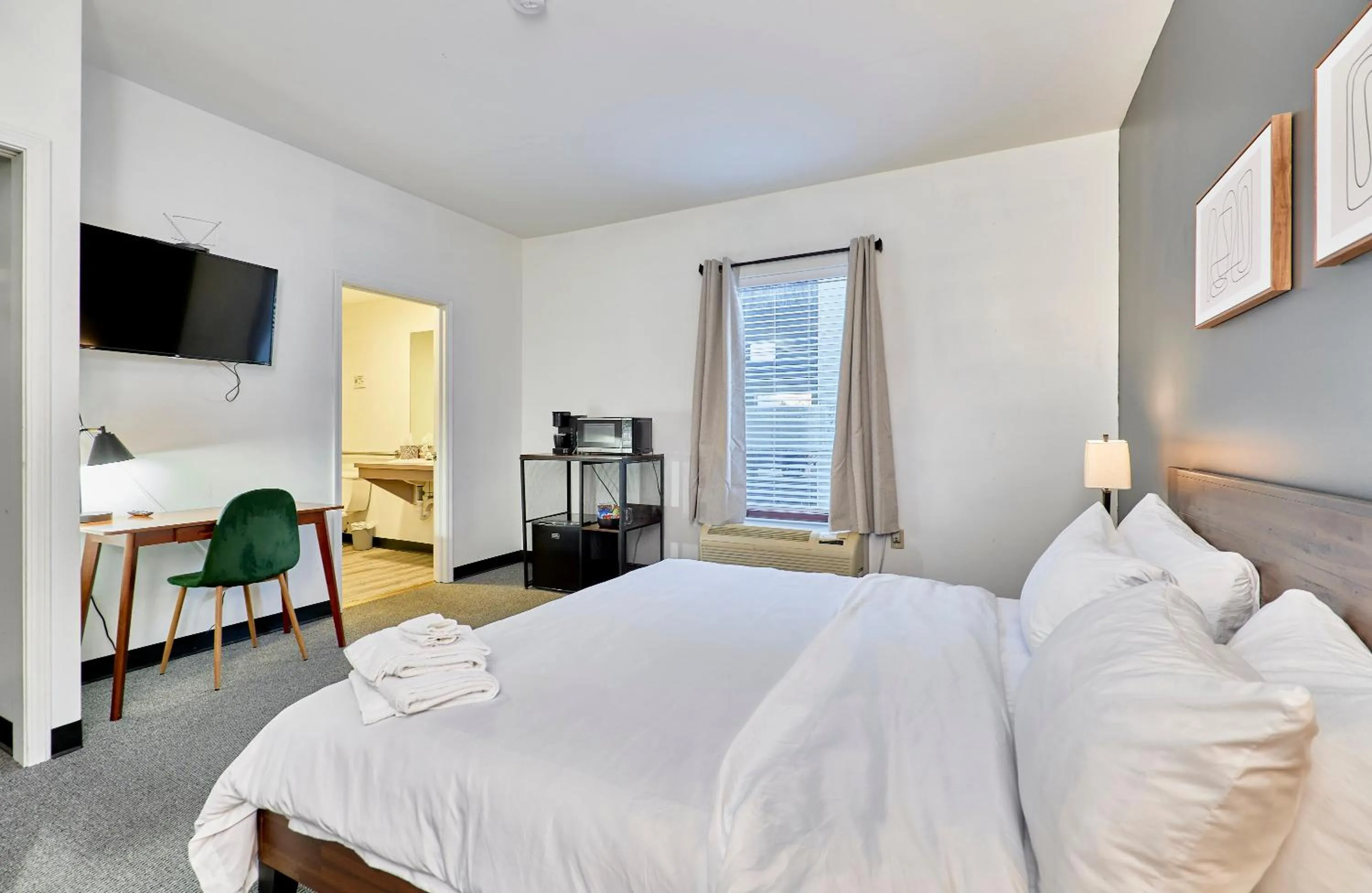 Bedroom, Bed in The West End