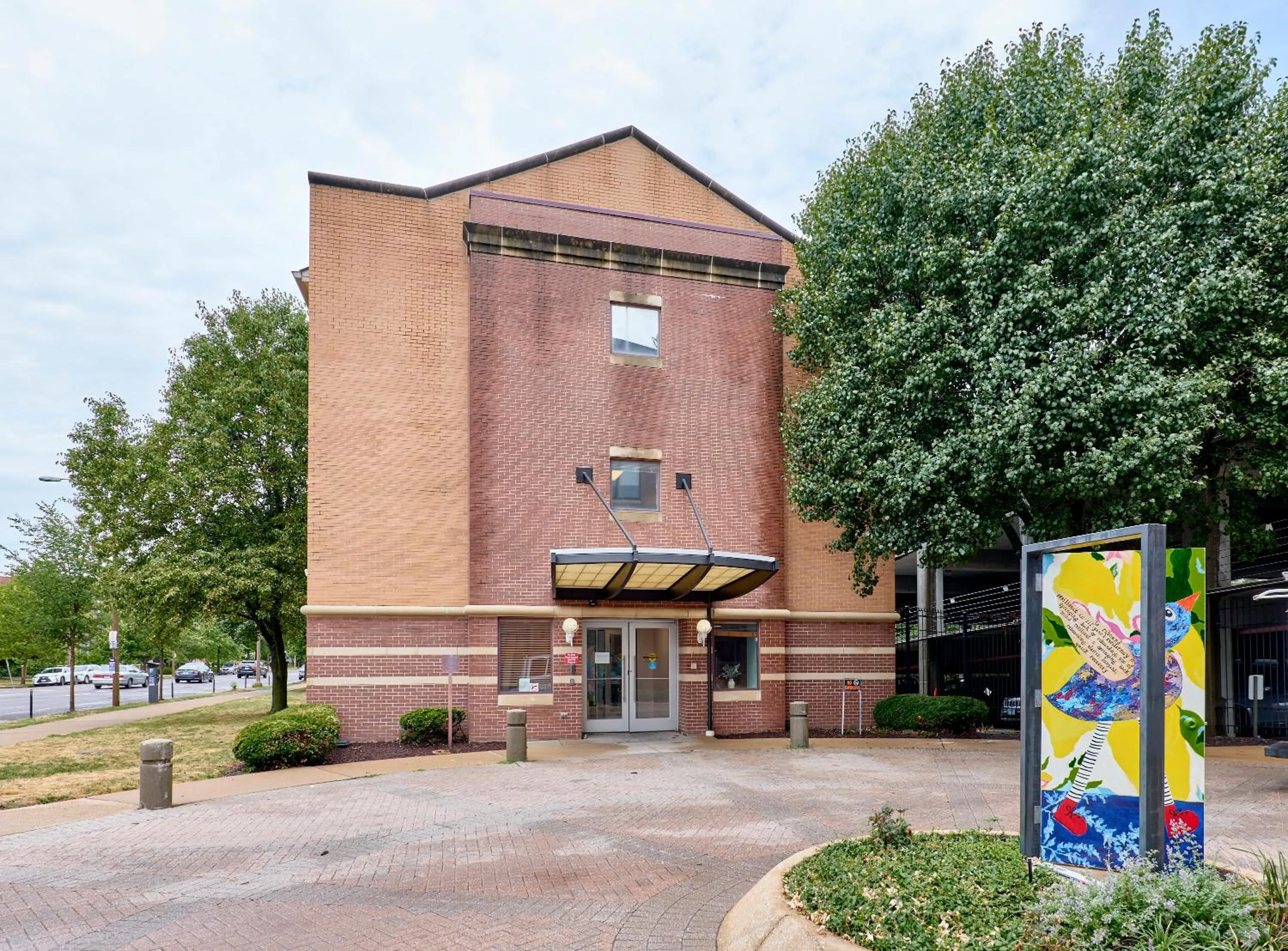 Facade/entrance in The West End