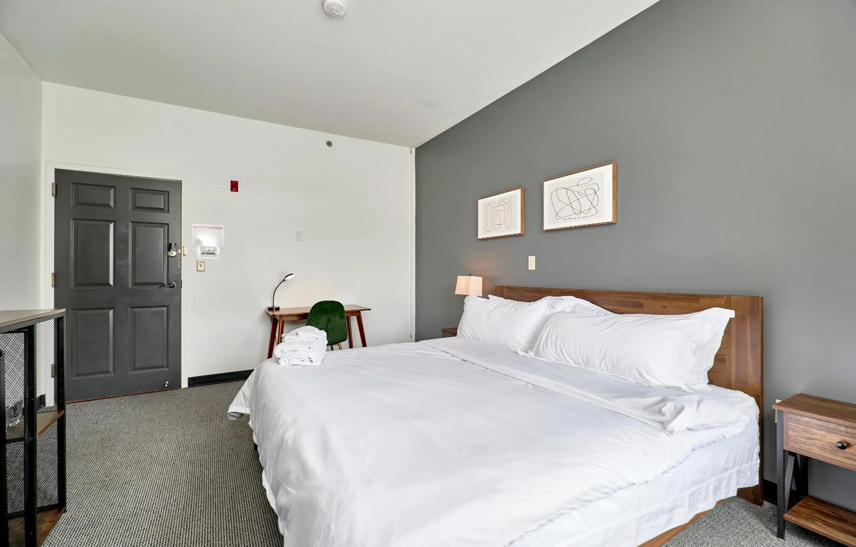 Bedroom, Bed in The West End