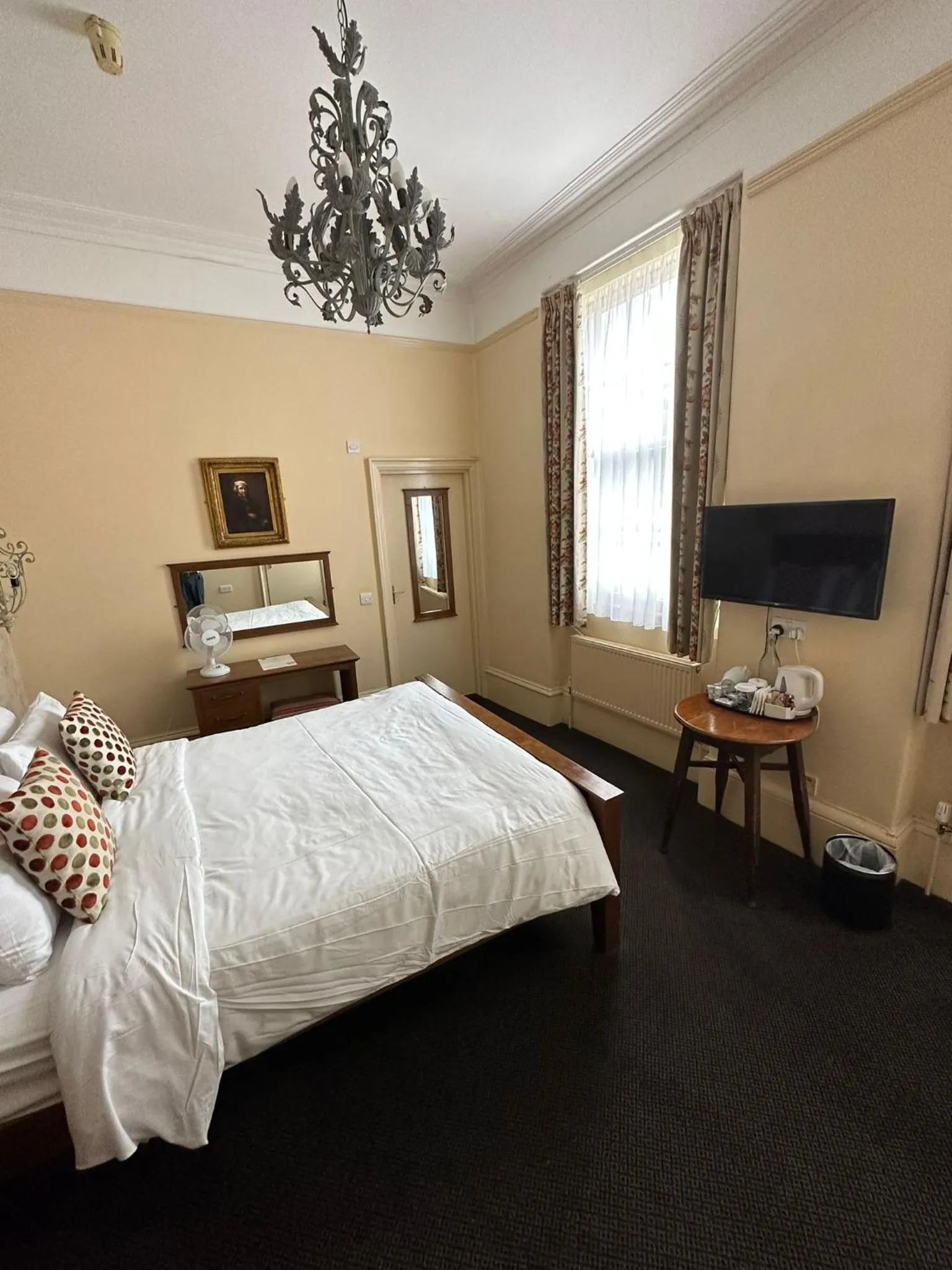 Bedroom, Bed in George & Pilgrims Hotel