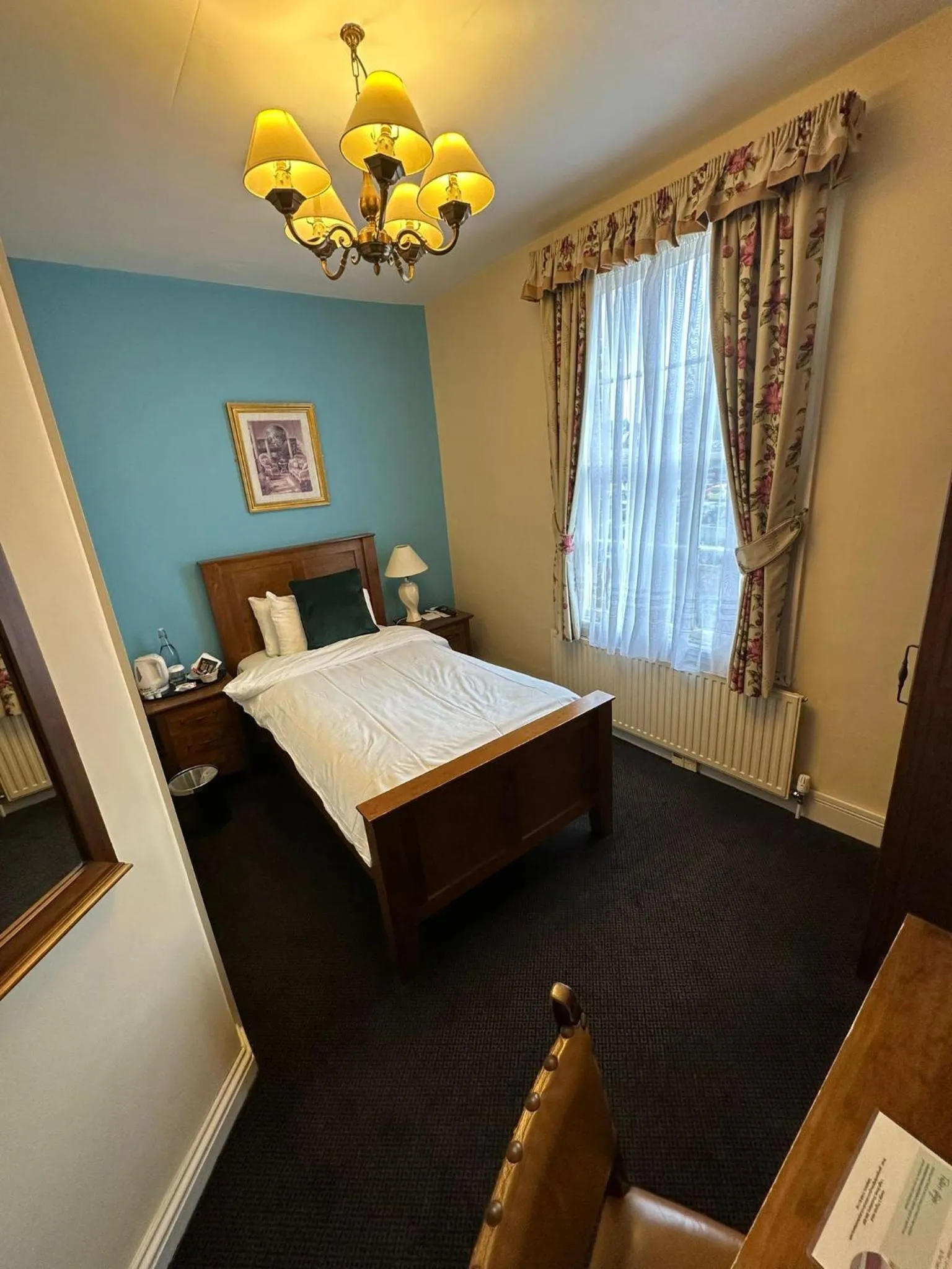 Bedroom, Bed in George & Pilgrims Hotel