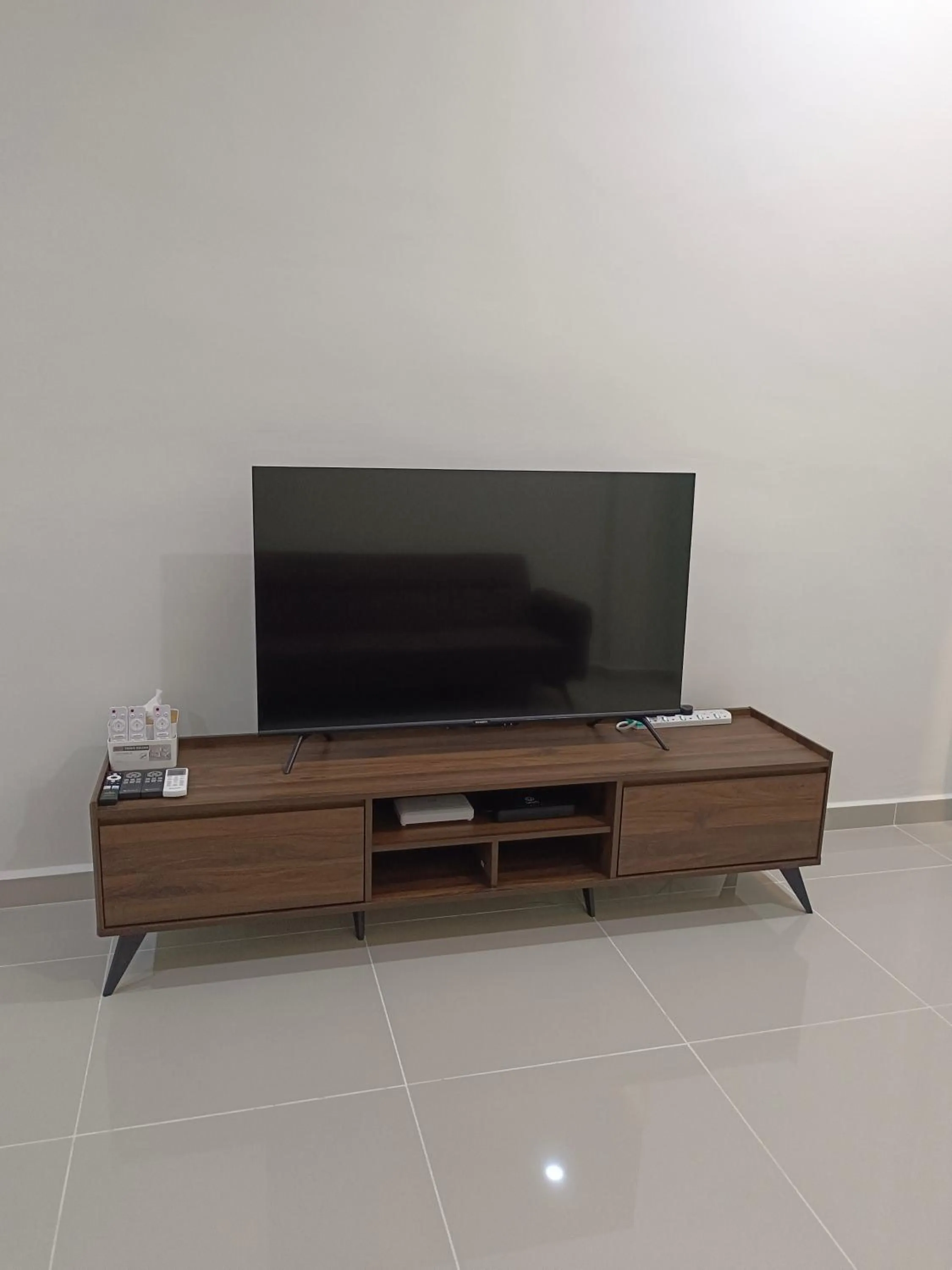 Communal lounge/ TV room in Sri Indah Pool Condostay