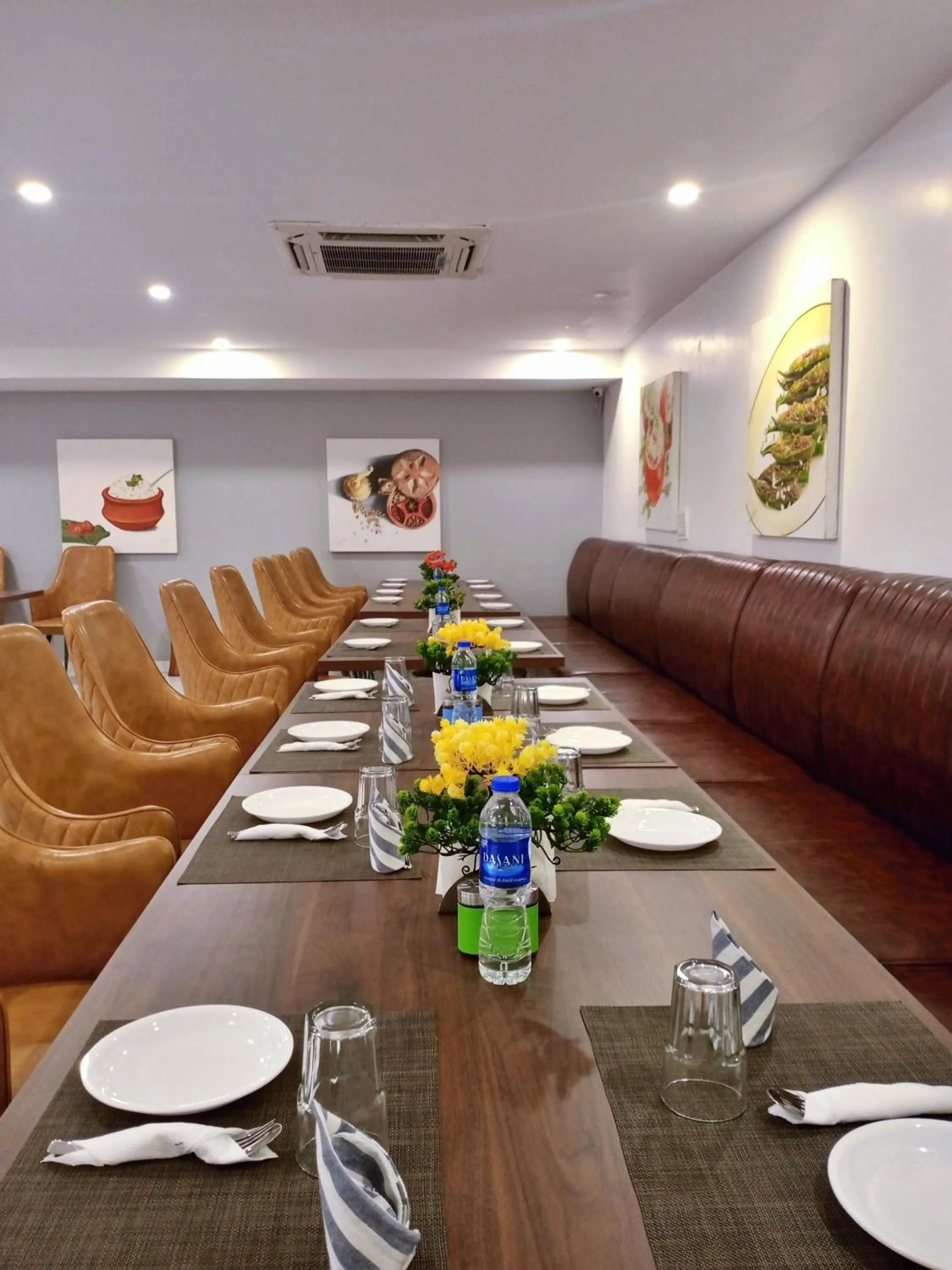 Restaurant/places to eat in Aamantran Residency Hotel, Sohna Road, Sector 49, Gurugram