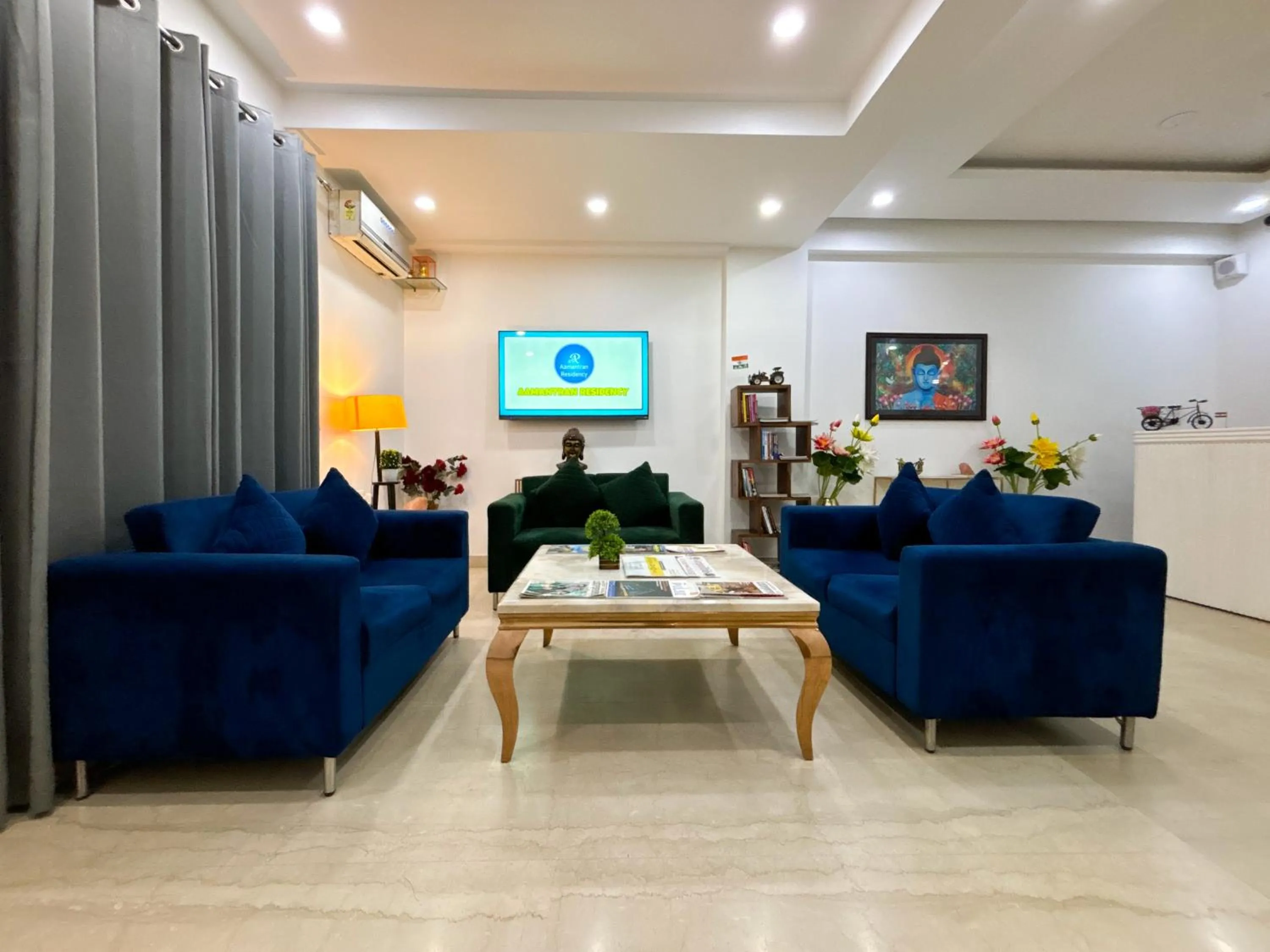 Communal lounge/ TV room in Aamantran Residency Hotel, Sohna Road, Sector 49, Gurugram