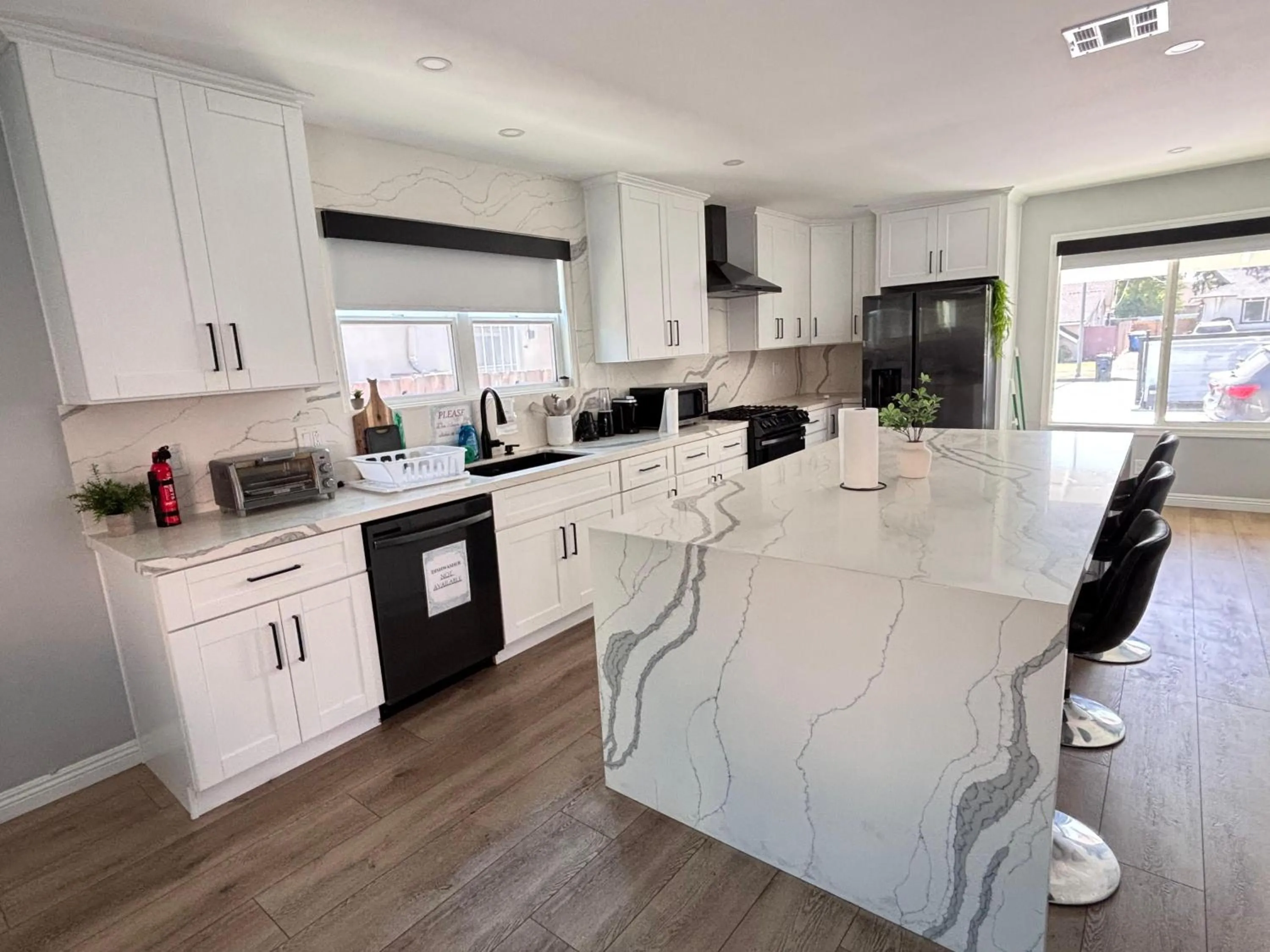 kitchen in Seasun Hostel