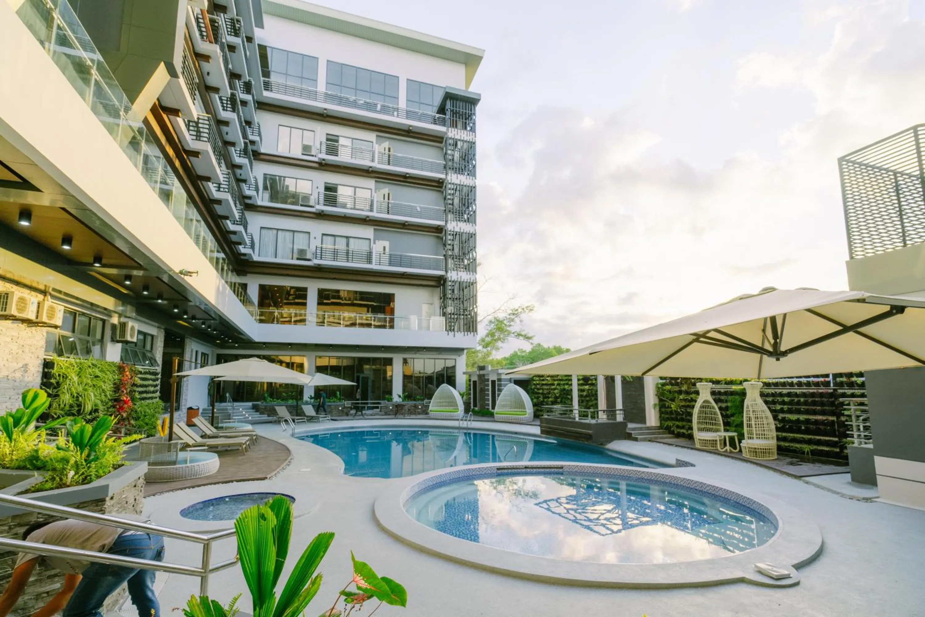 Swimming pool in Badsbrotel Suites