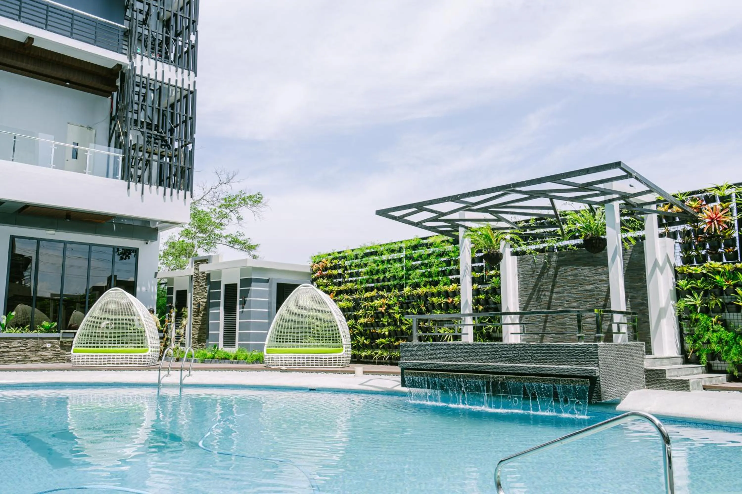 Swimming pool in Badsbrotel Suites