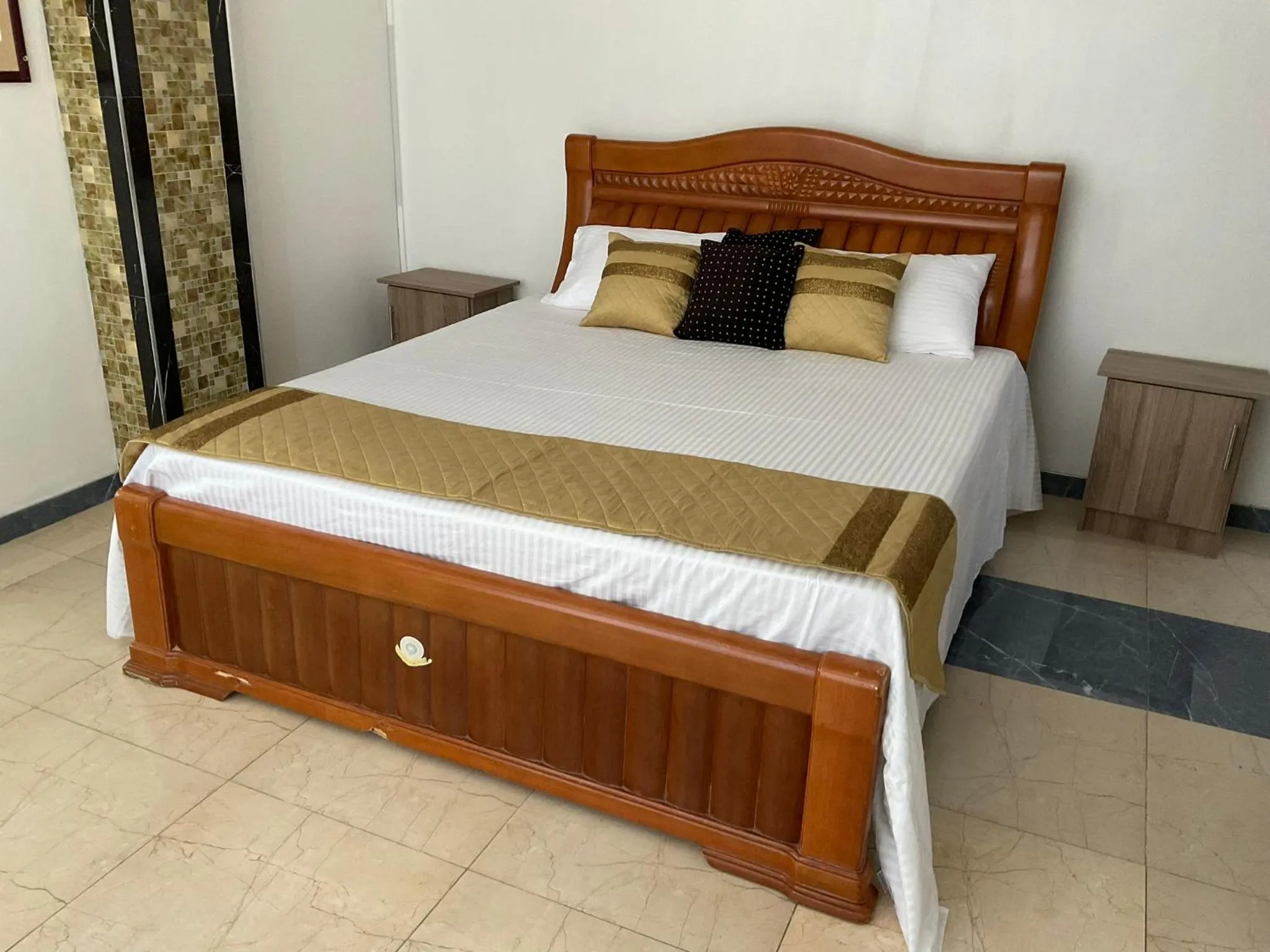 Bed in Mahe Holiday Resort
