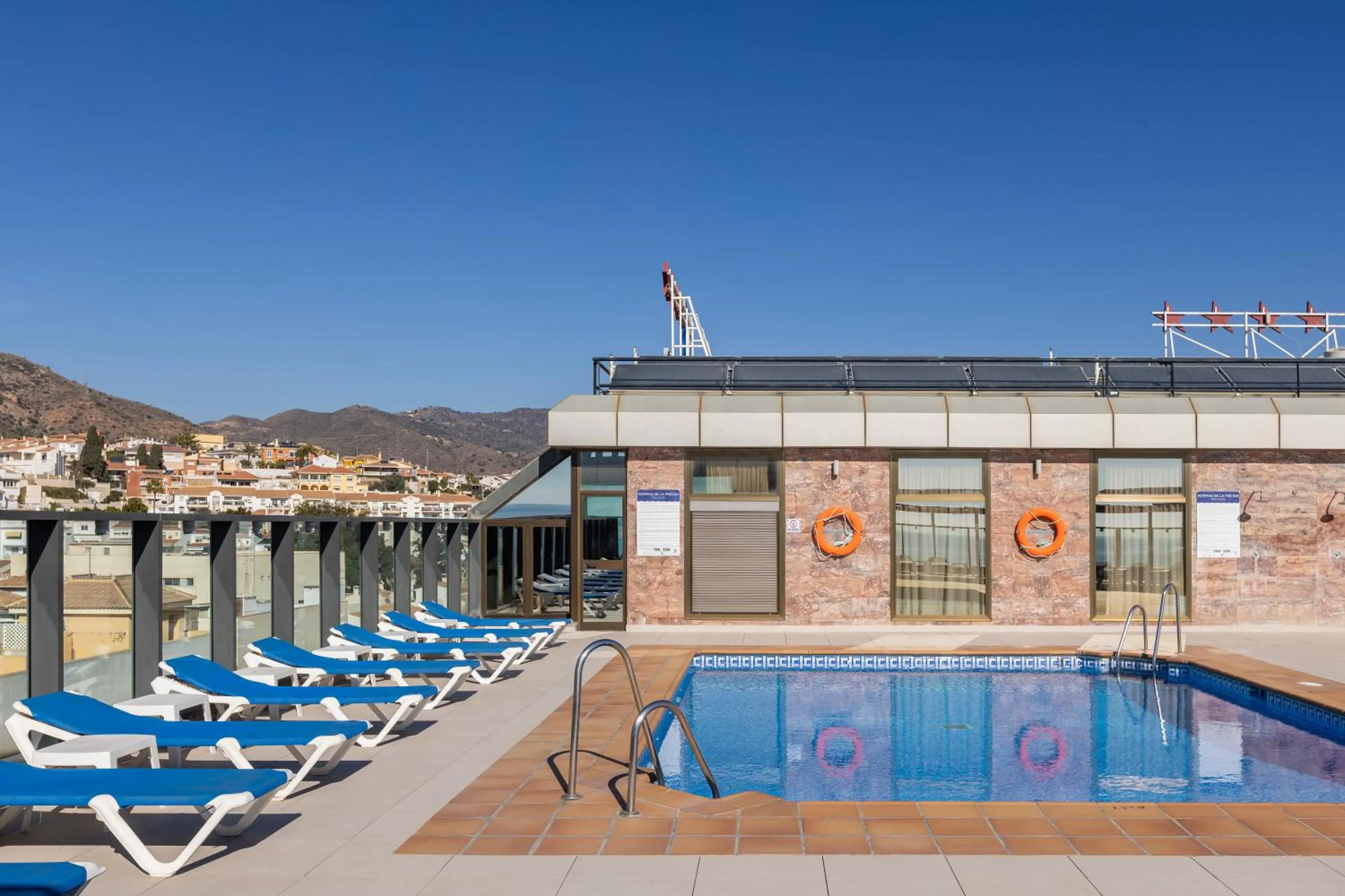 Swimming pool in Moon Dreams Calabahía