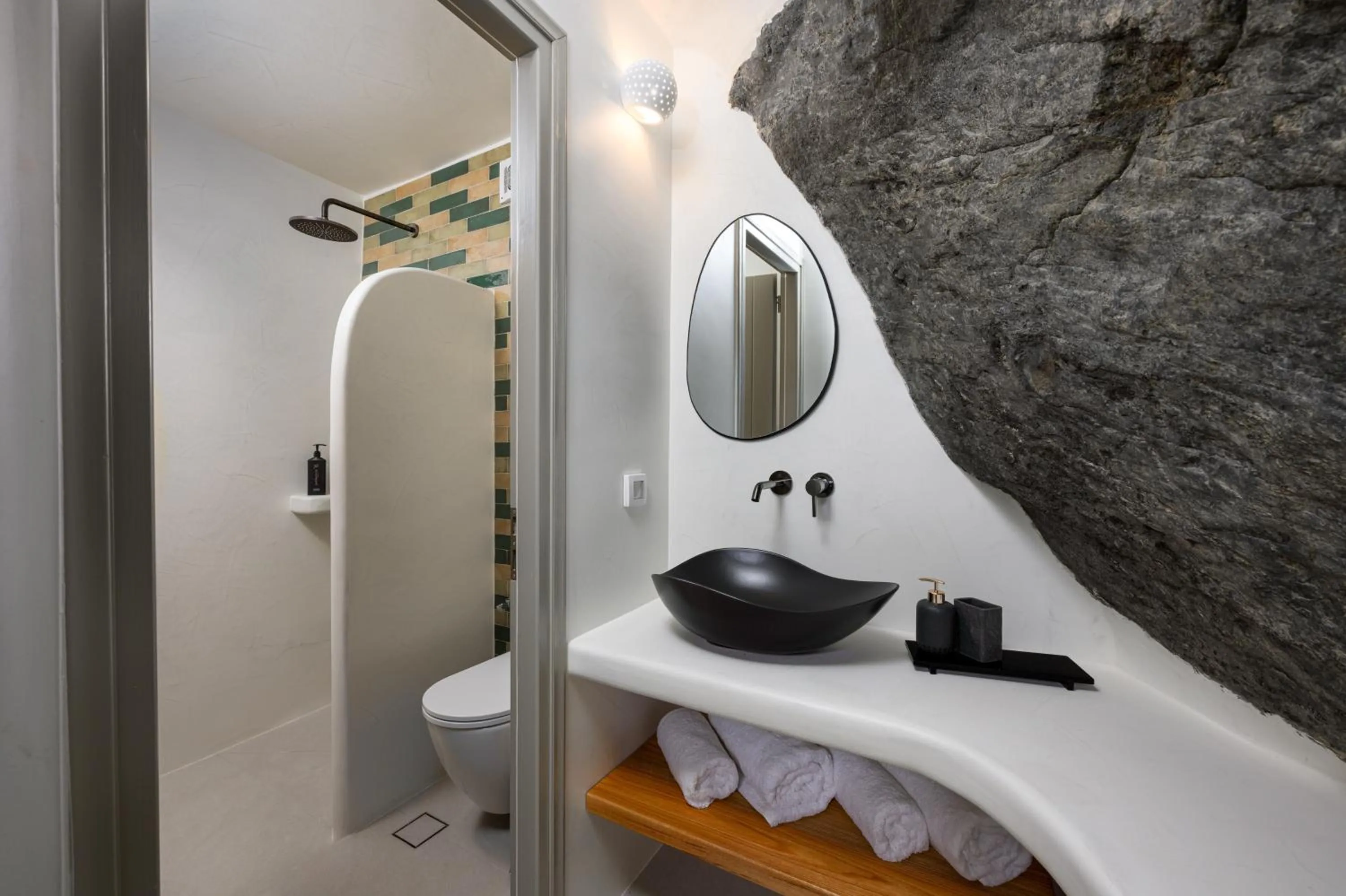 Toilet in Galaria Serenity Suites