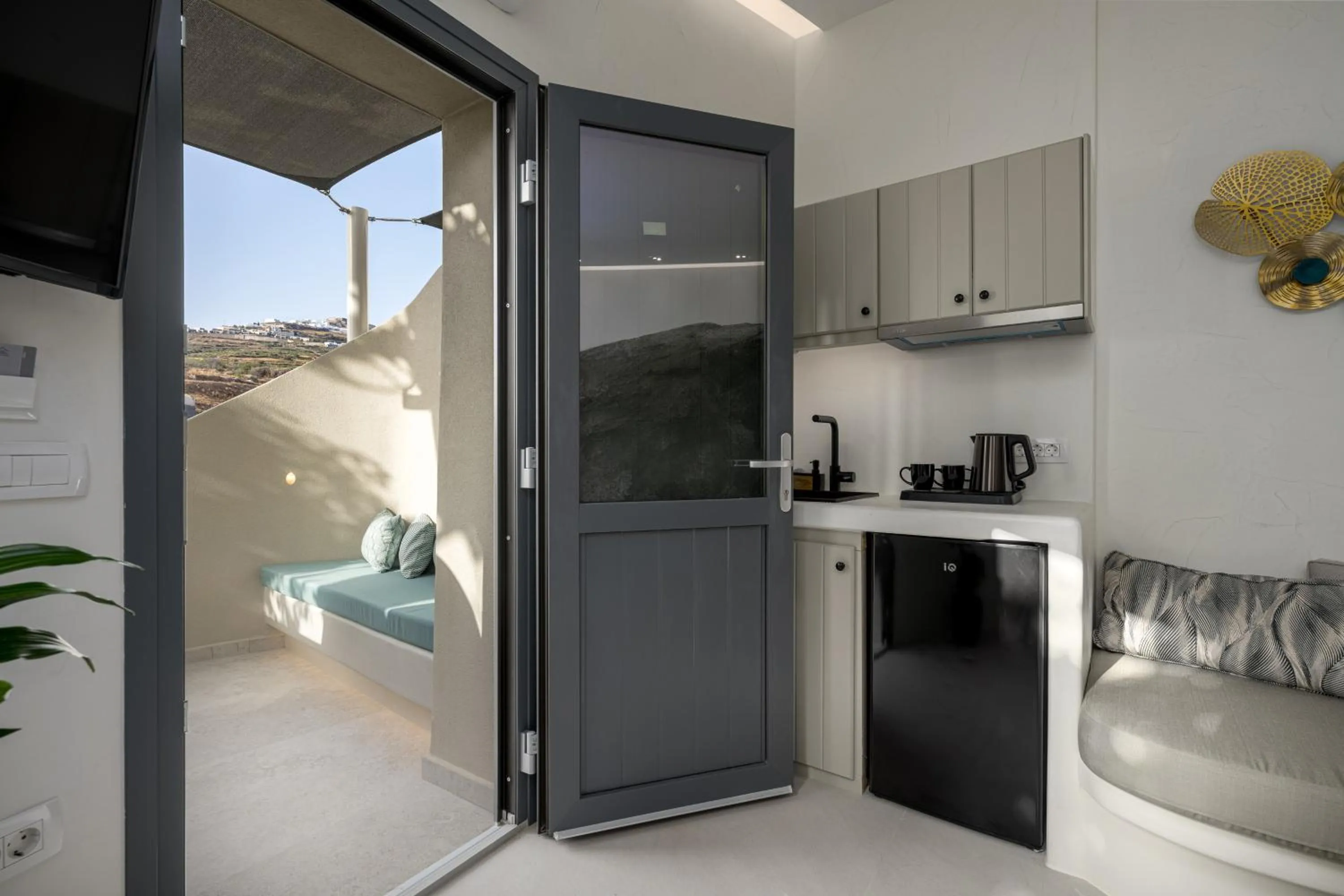 Coffee/tea facilities in Galaria Serenity Suites