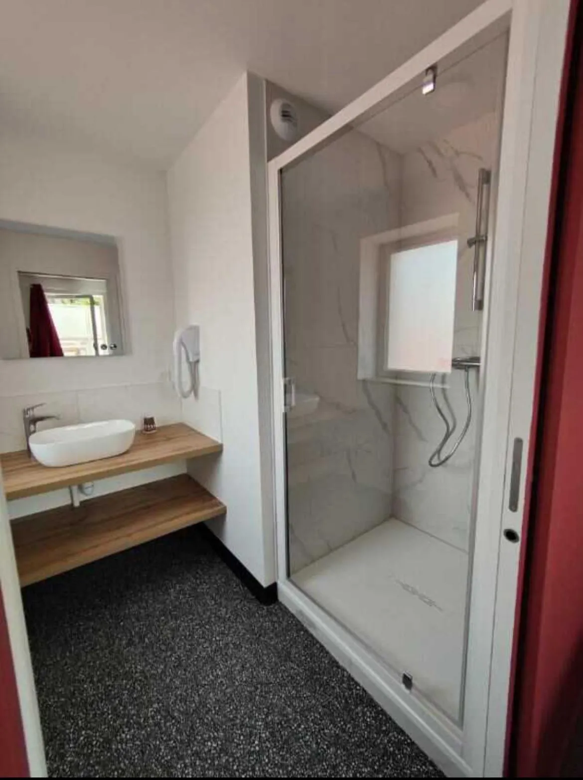 Bed in Hôtel les Jardins de Saulzet