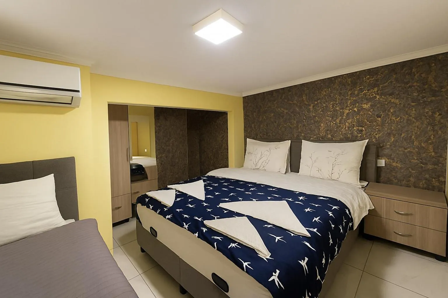 Bed in Ozer Hotel & Apartments