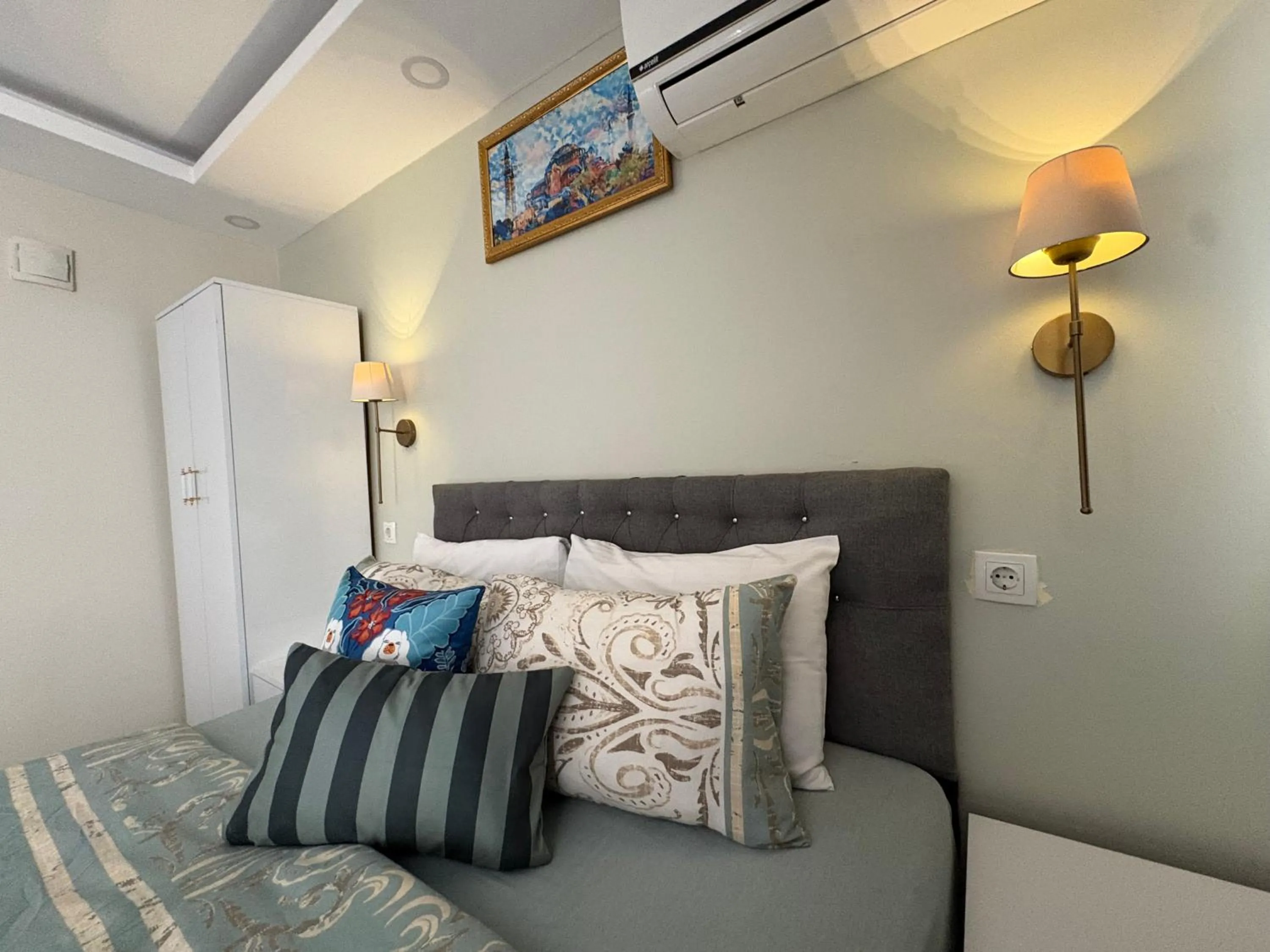 Bed in Ozer Hotel & Apartments