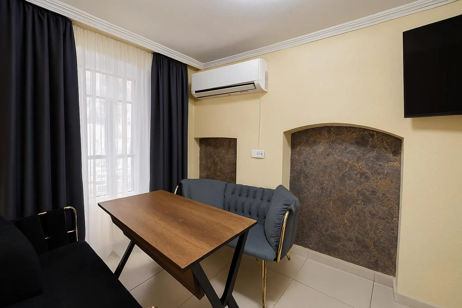 TV and multimedia in Ozer Hotel & Apartments