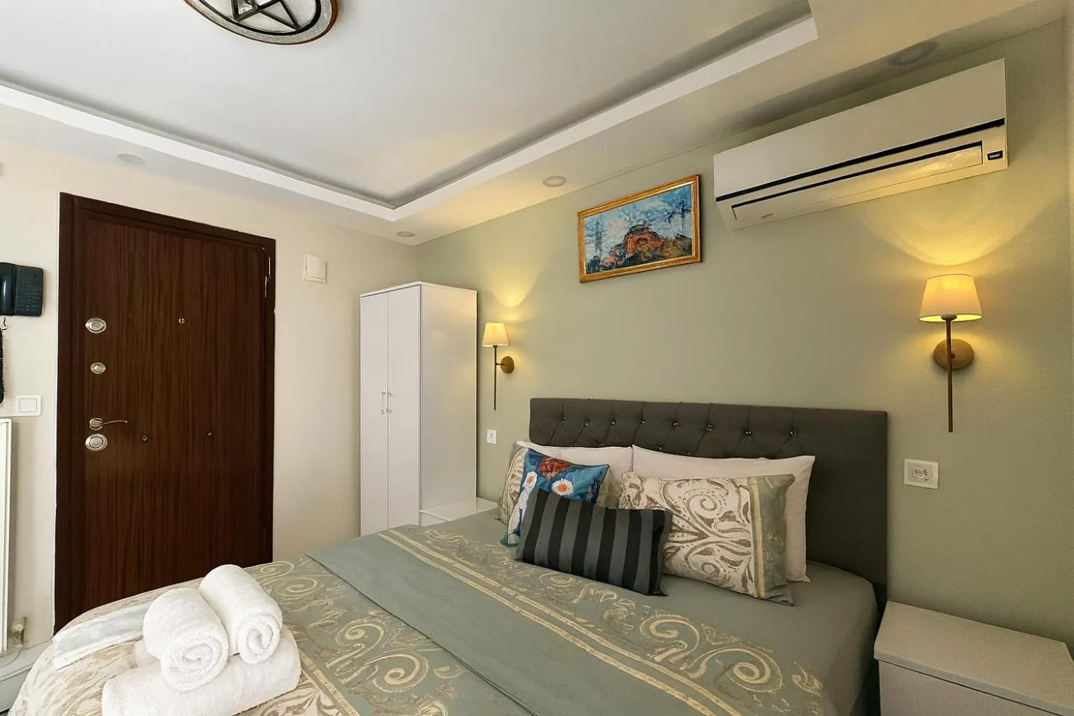 Bed in Ozer Hotel & Apartments
