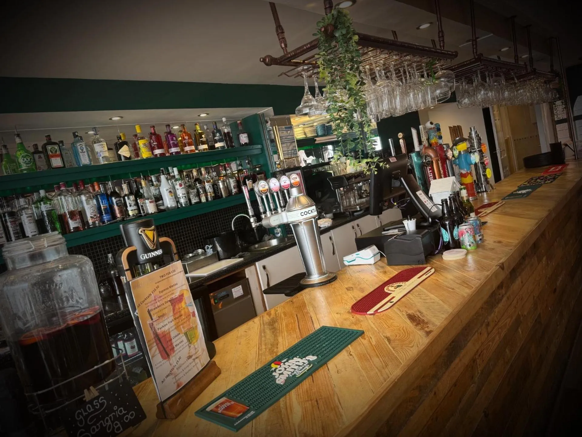 Lounge or bar in Ivy By The Sea