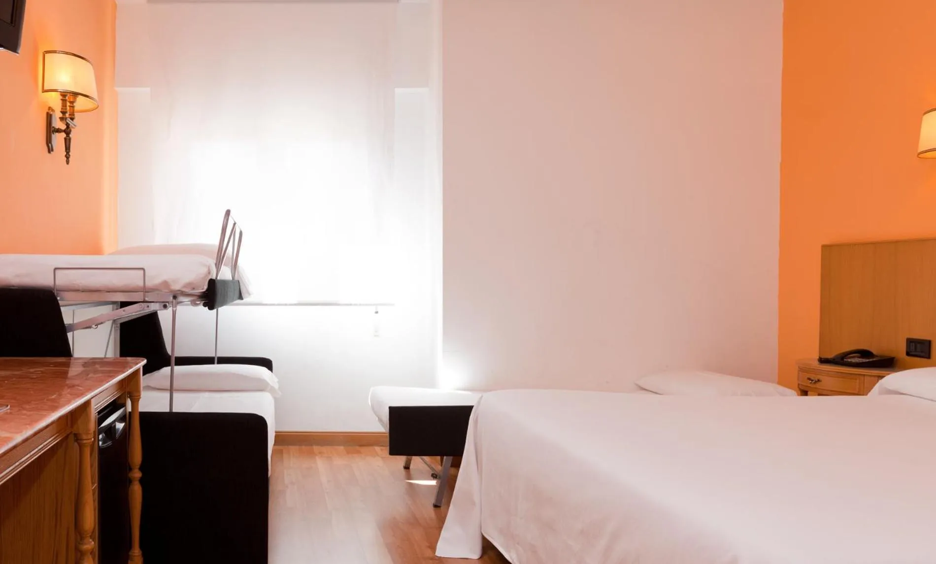 Photo of the whole room, Bed in Gran Hotel Los Angeles