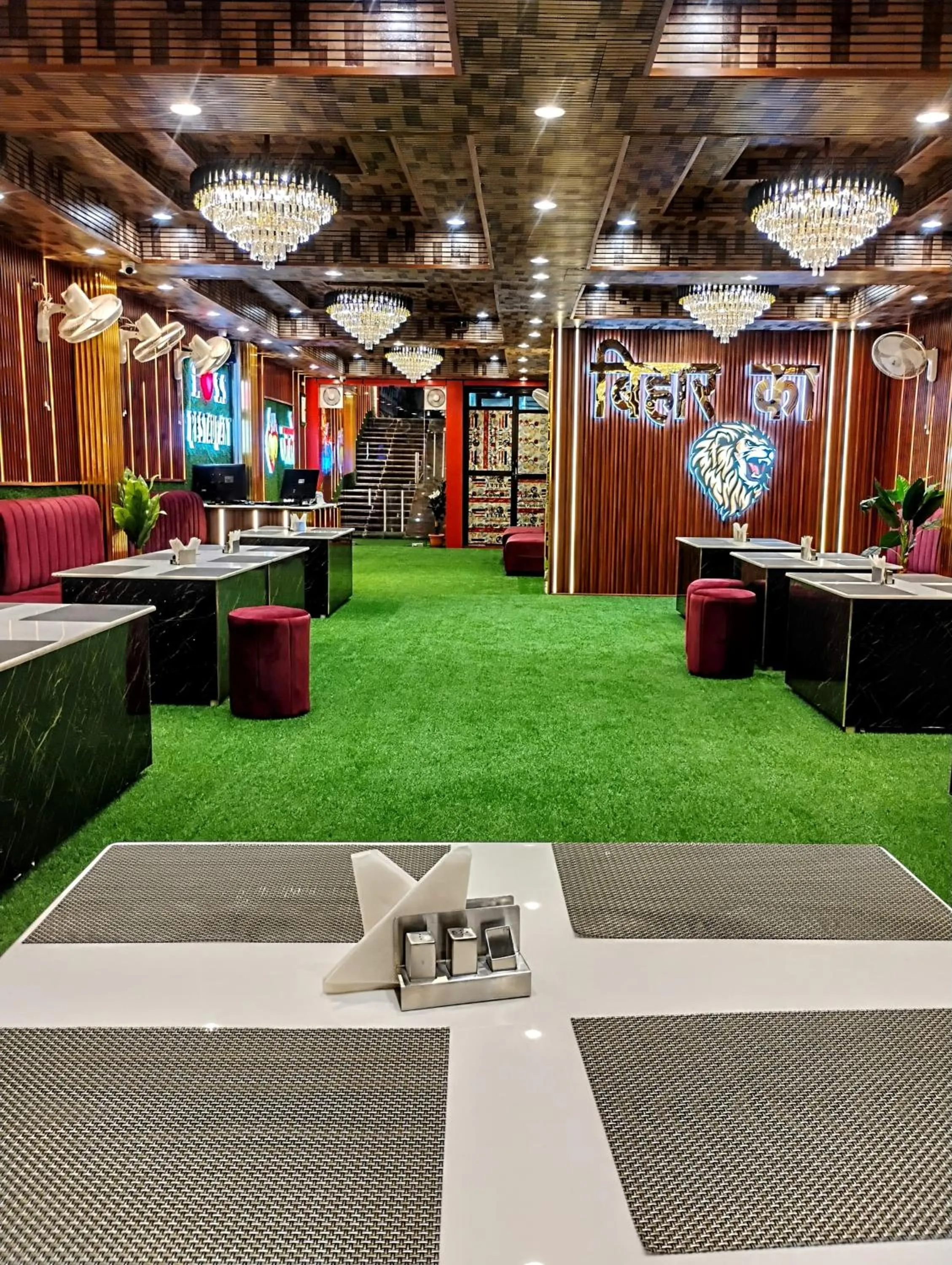 Restaurant/places to eat in SS Hotel