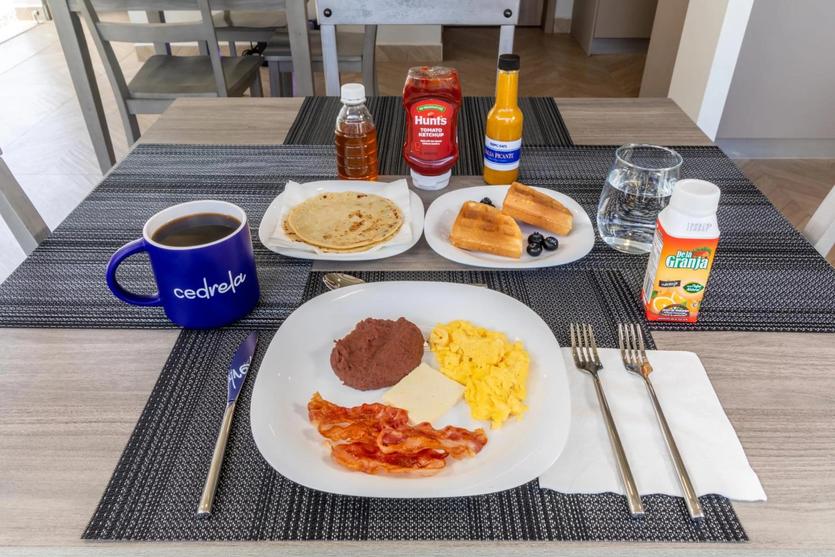 Breakfast in Cedrela