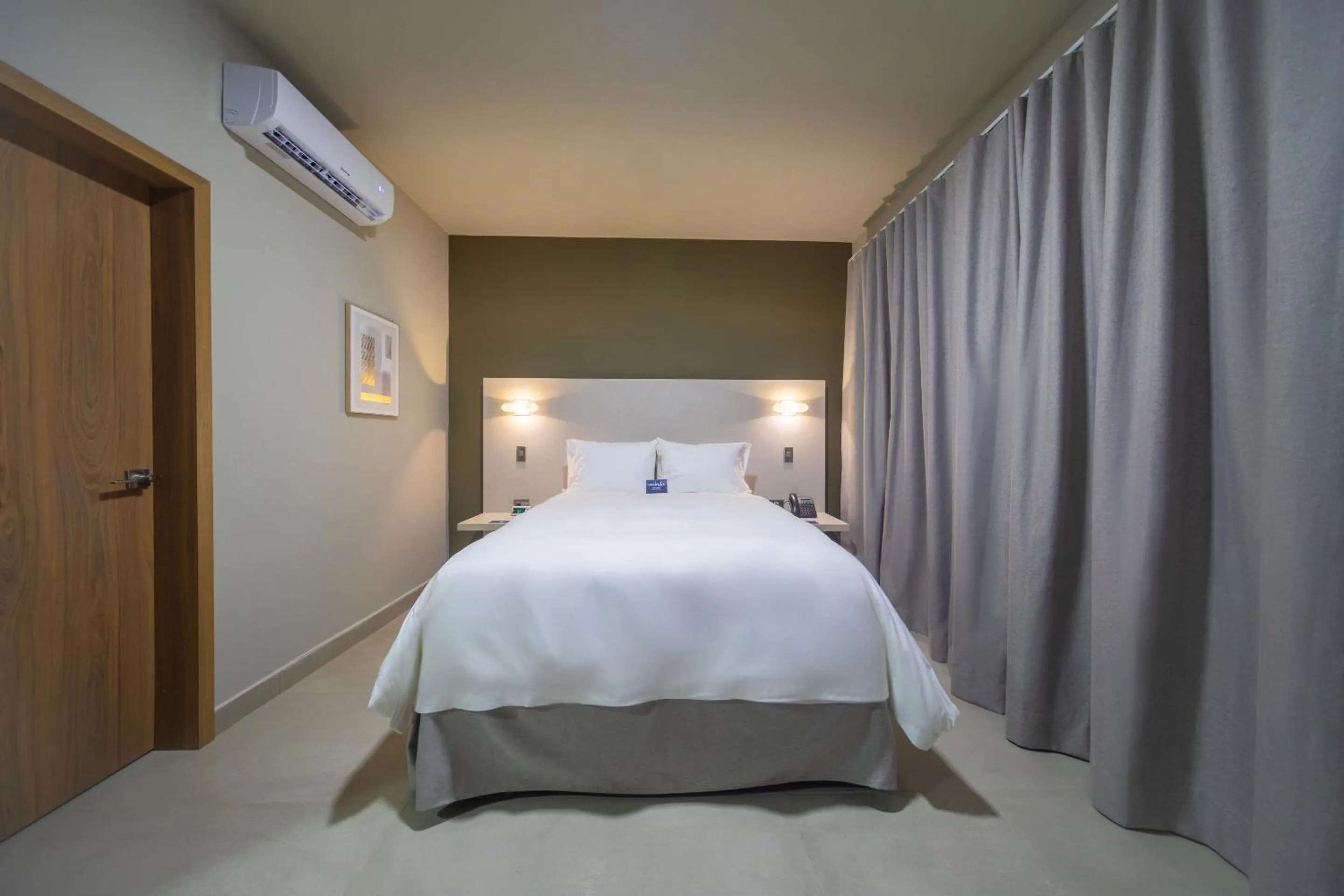 Bedroom, Bed in Cedrela