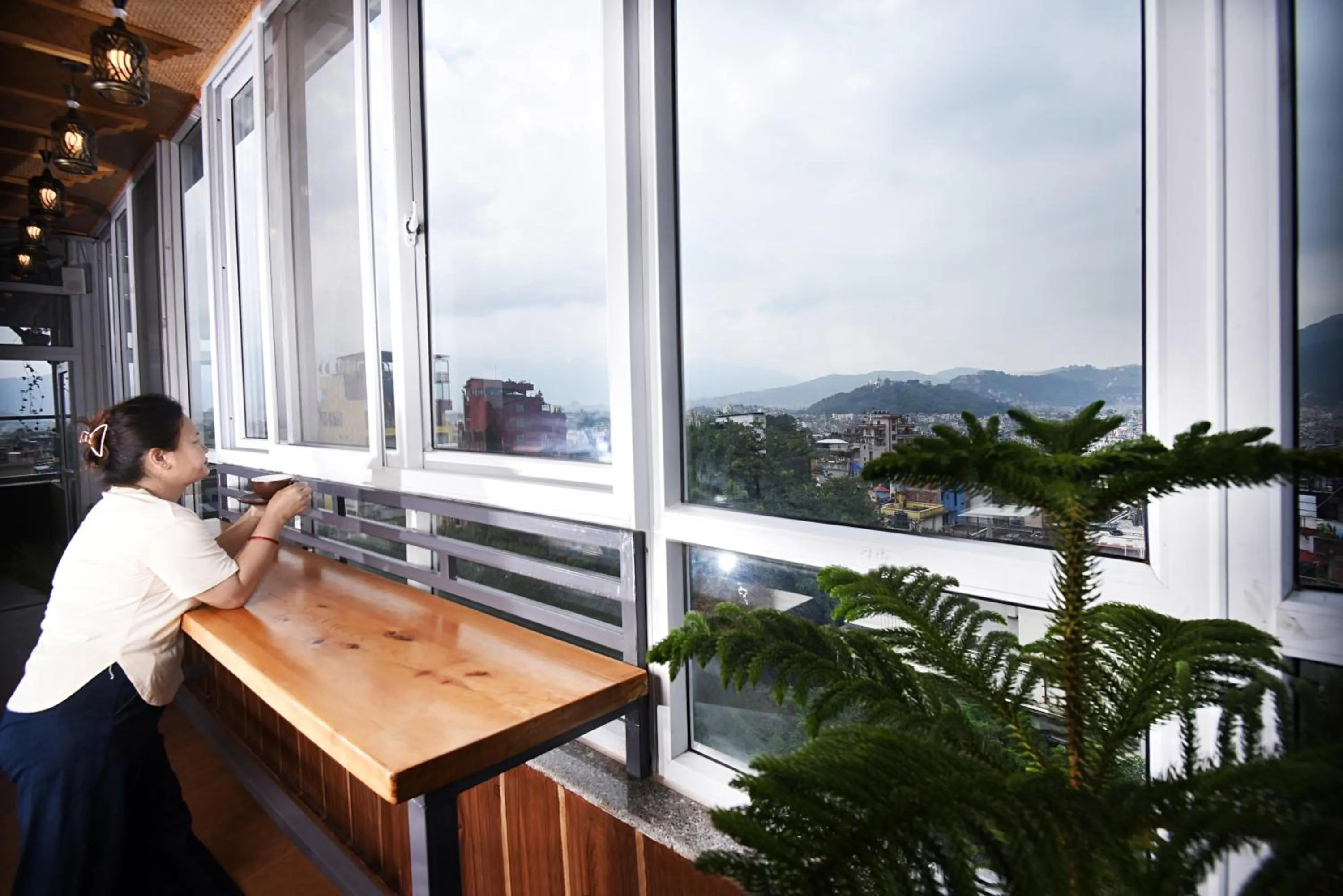 Restaurant/places to eat in Hotel Vistara