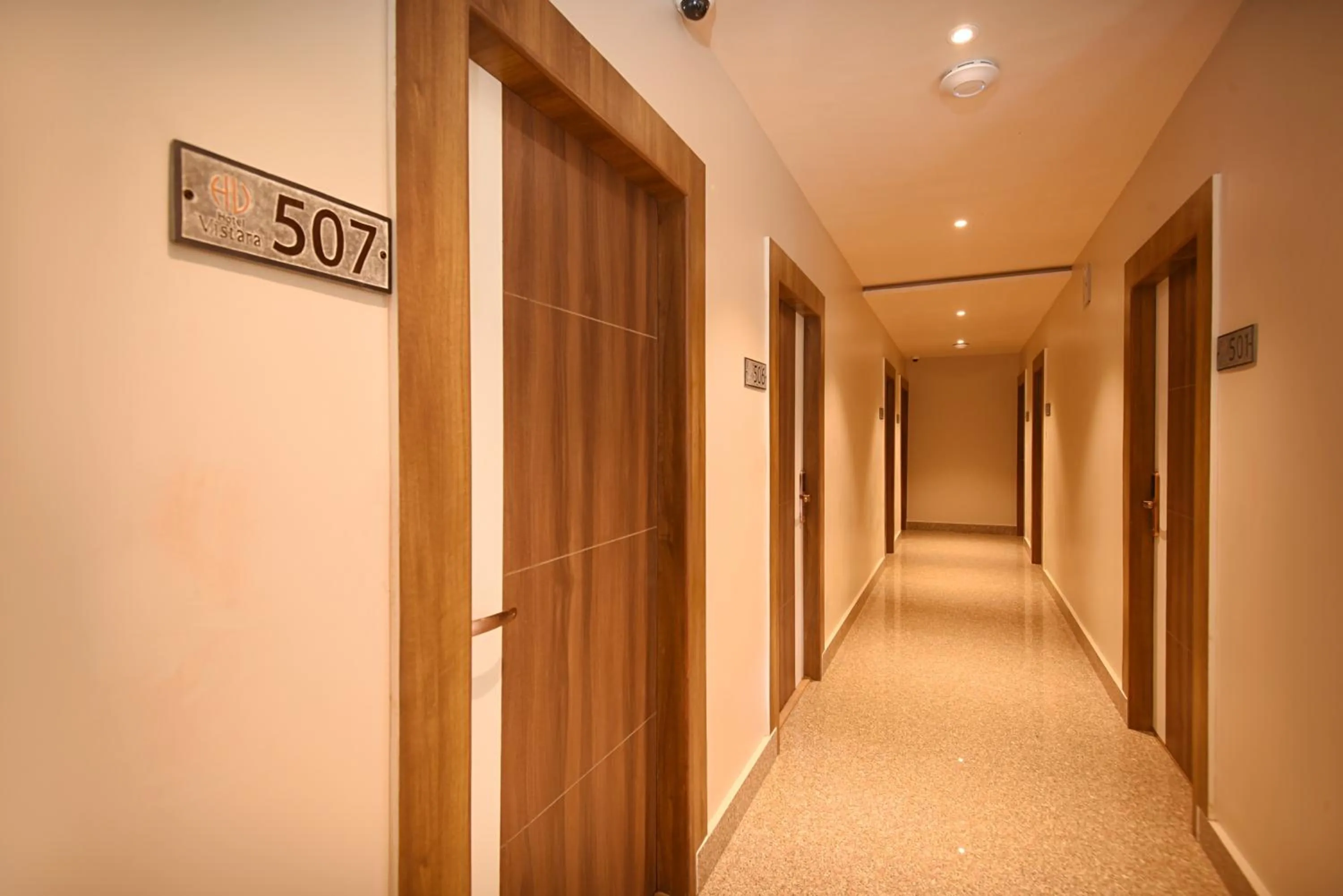 Text overlay in Hotel Vistara