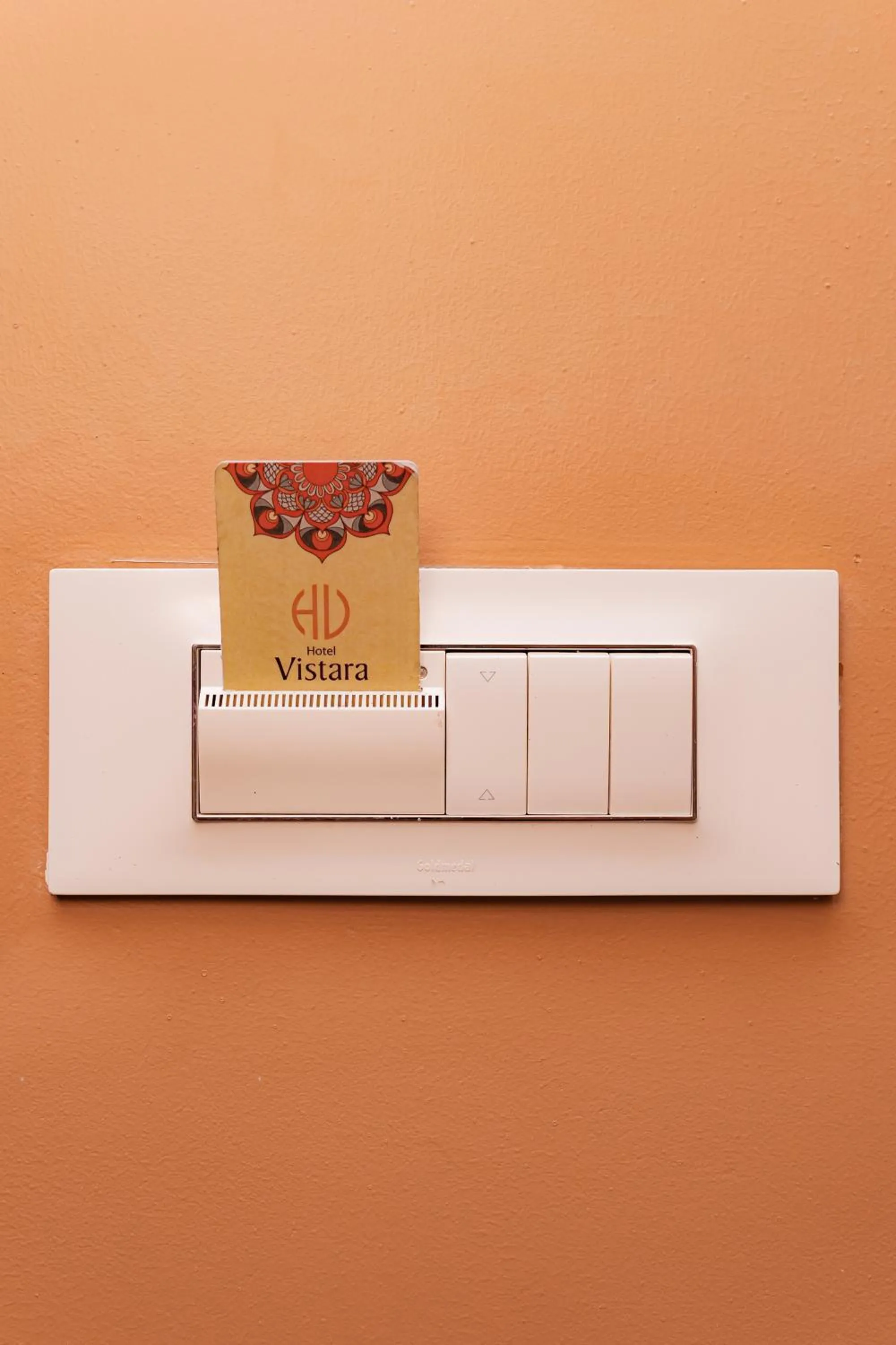 Text overlay in Hotel Vistara