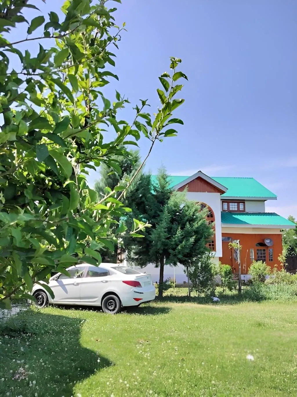Garden view in The Bilt farmhouse
