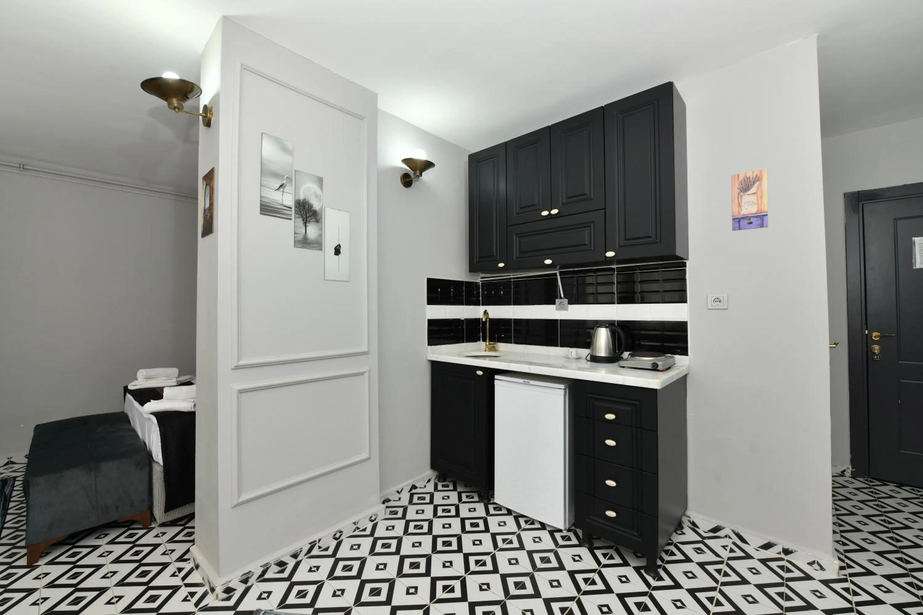 Kitchen or kitchenette in İstanbul Port Hotel