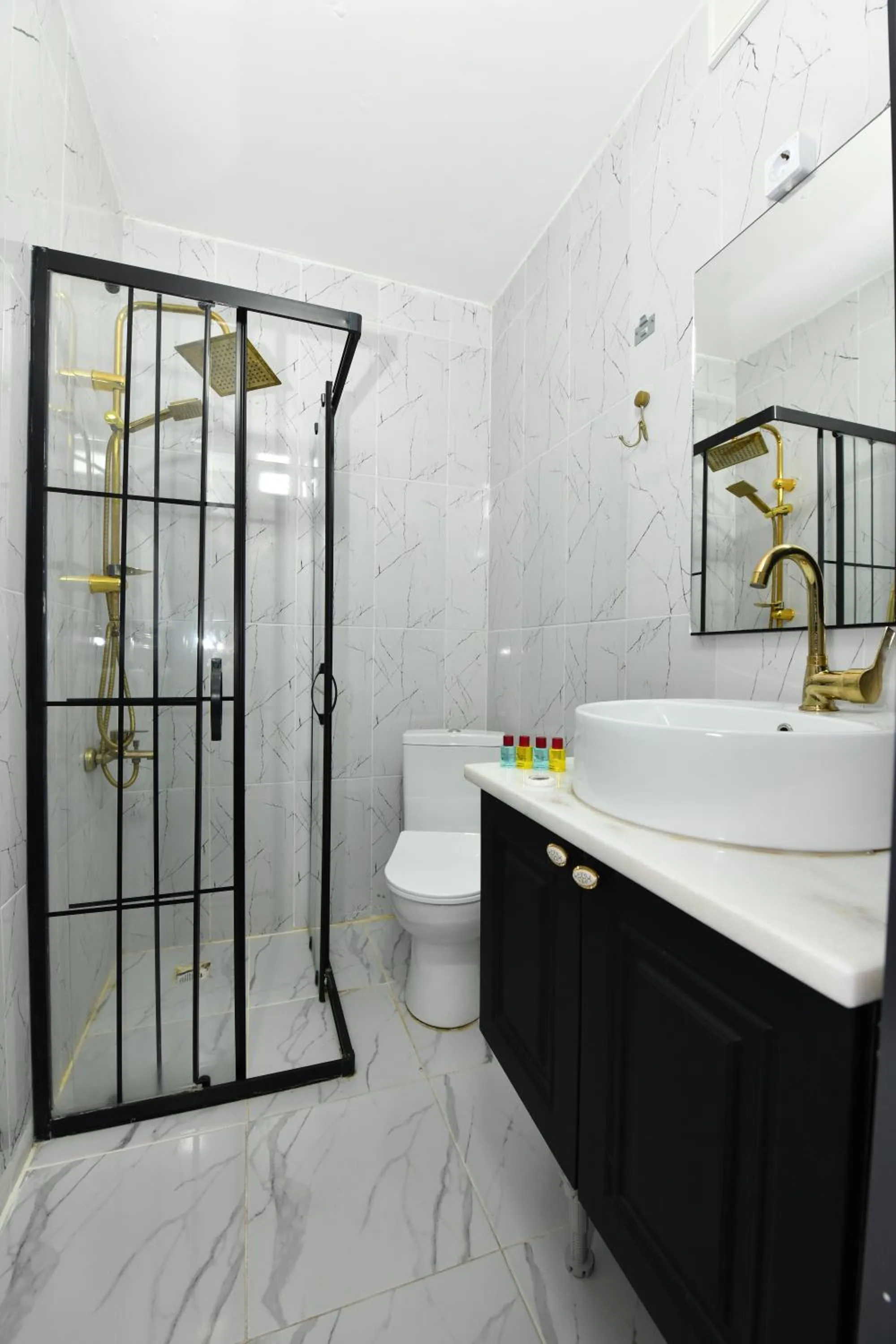 Shower in İstanbul Port Hotel