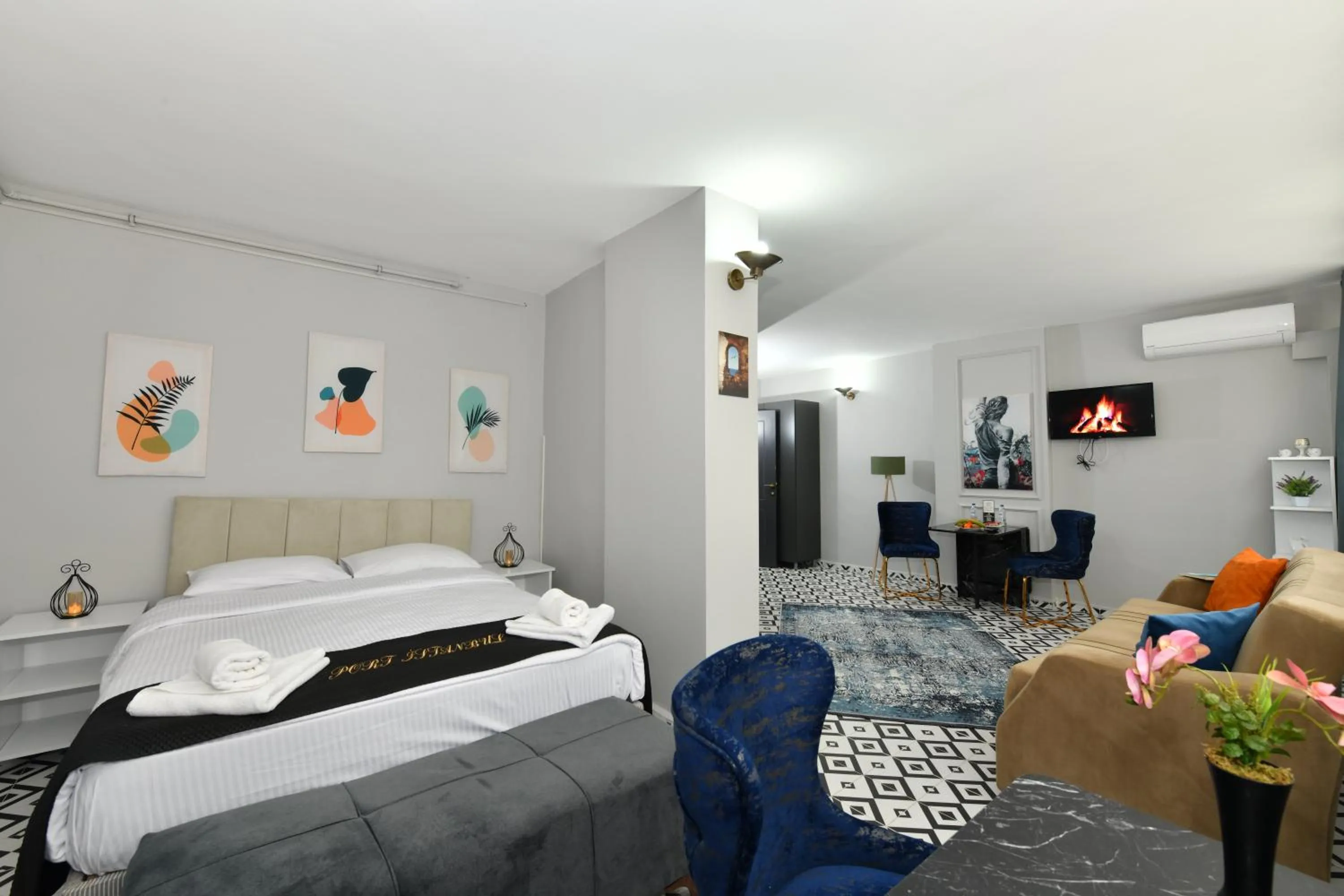 Living room, Bed in İstanbul Port Hotel