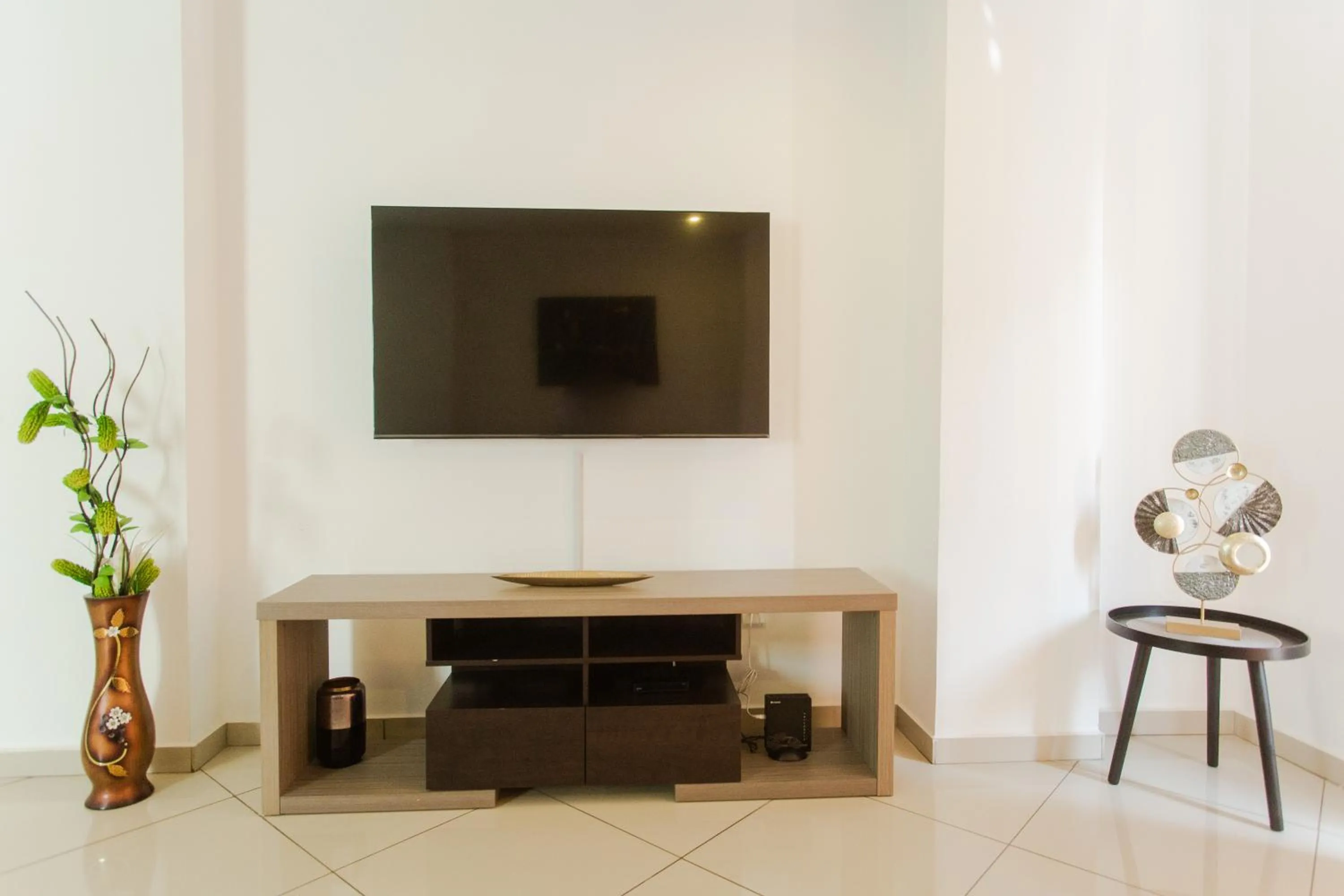Communal lounge/ TV room in Accra Luxury Apartments at Clifton Place