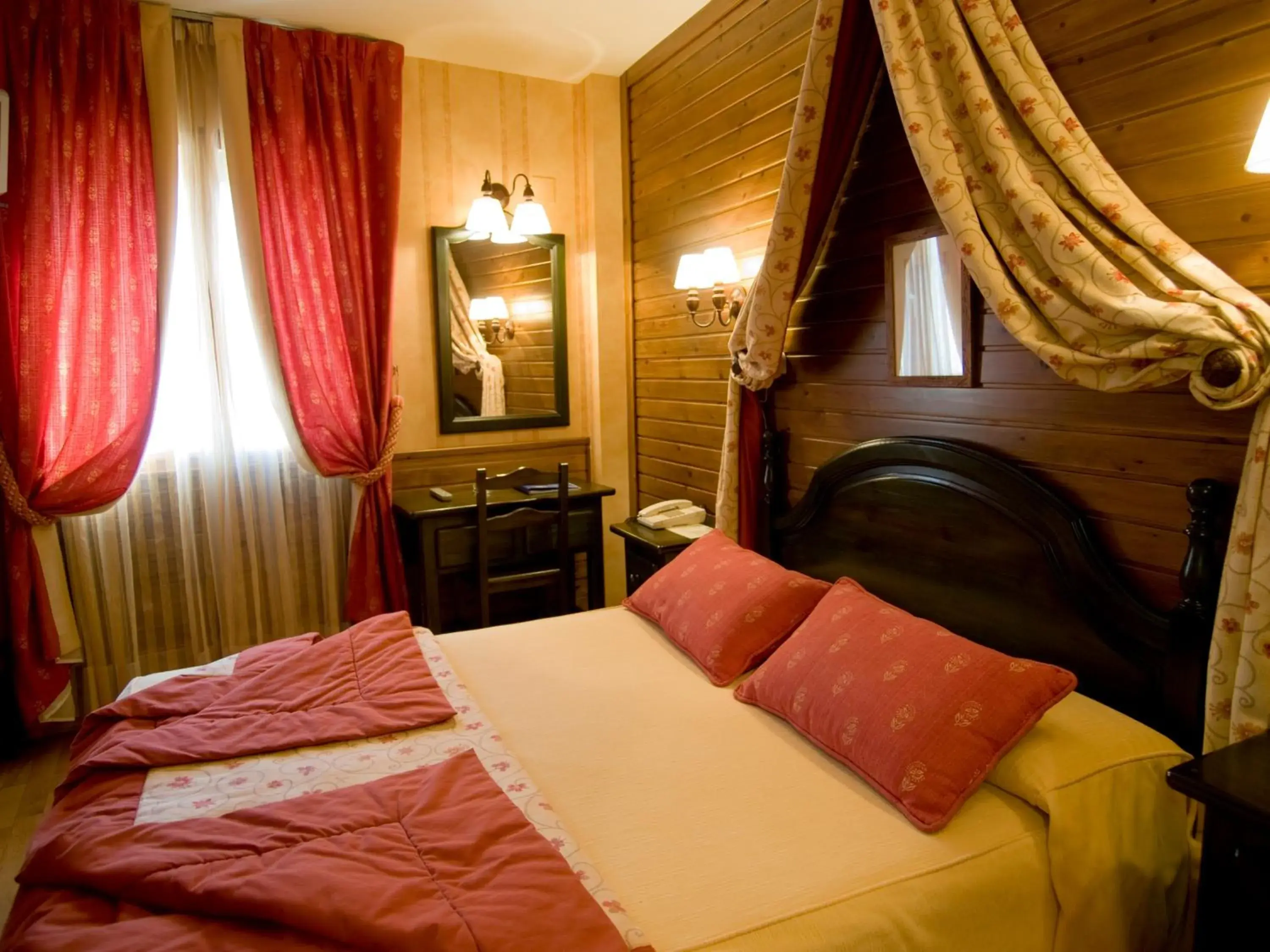 Single Room in Hotel Pradas Ordesa Single Room in Hotel Pradas Ordesa