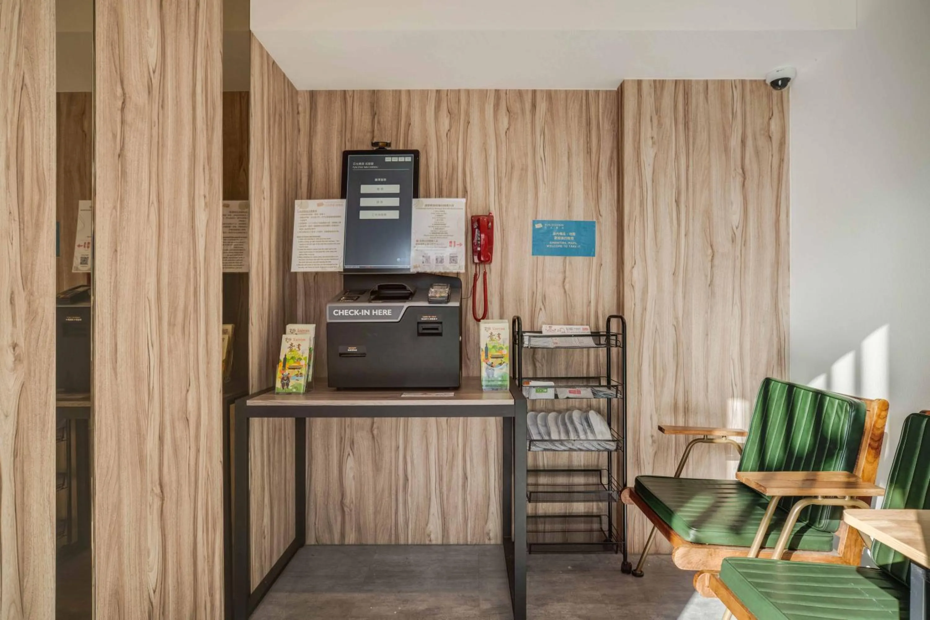 Property building in Fun Stay Inn Chengdu