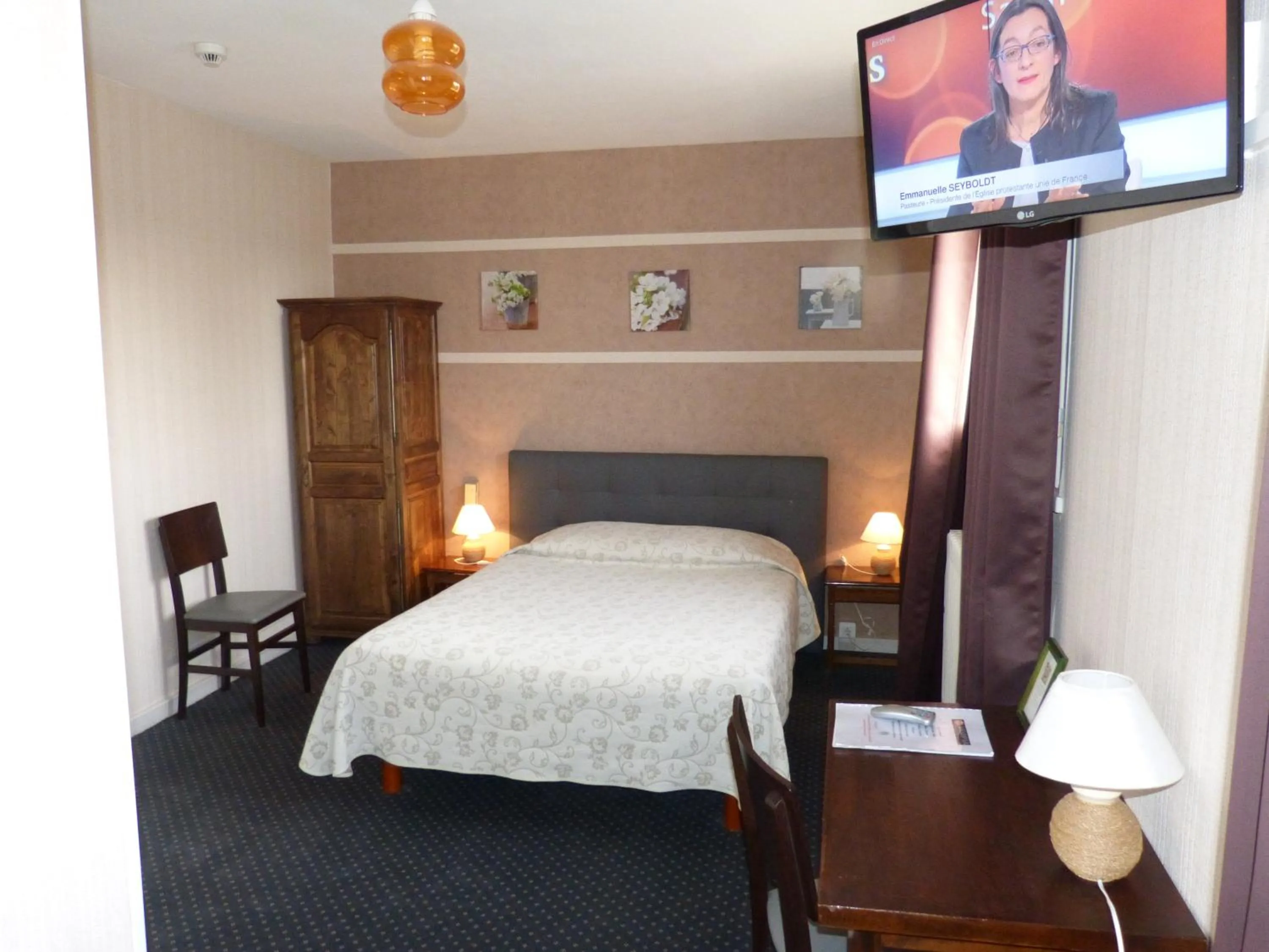 Bed in Hôtel Restaurant "Le Relais"