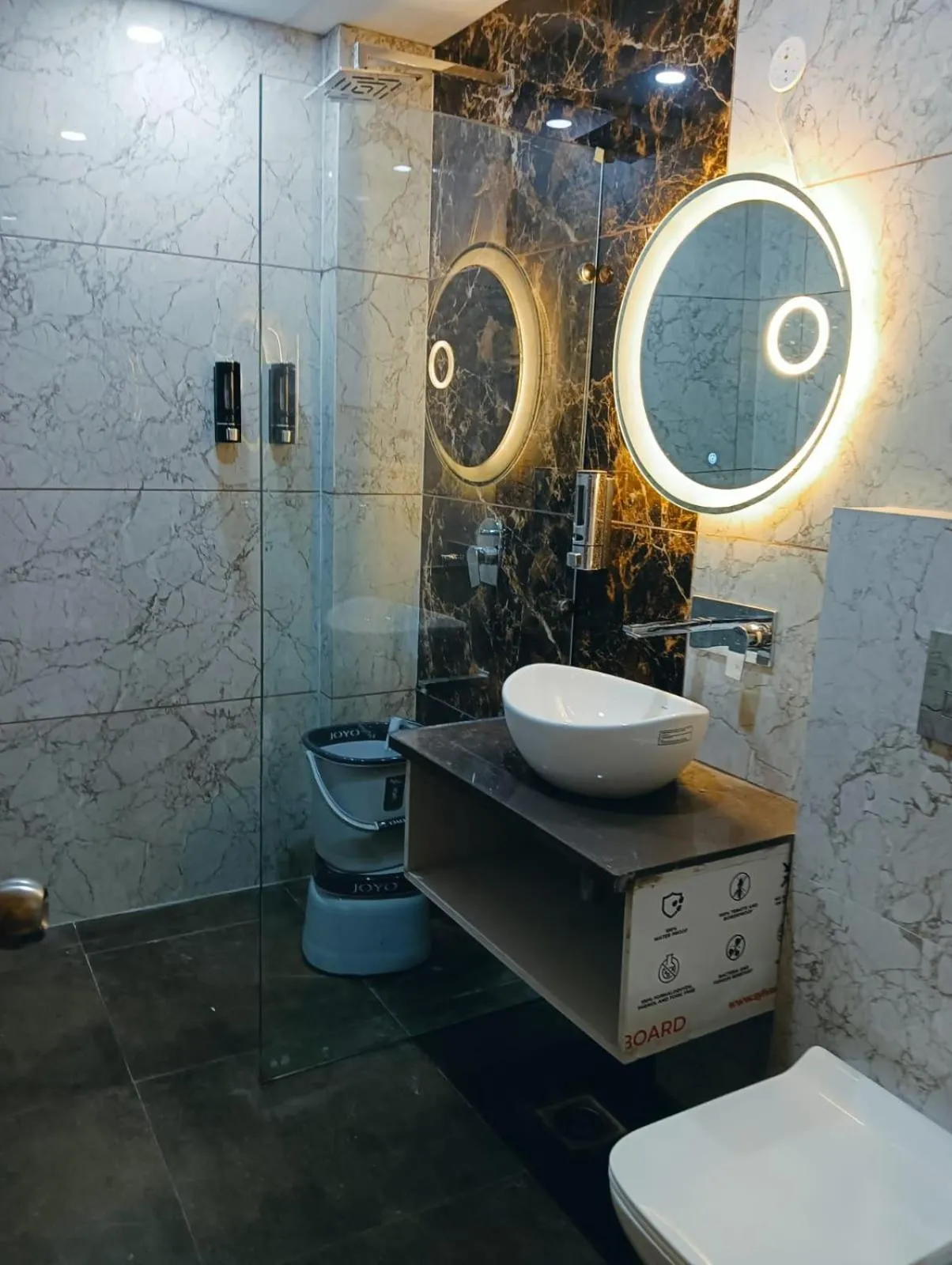 Shower in Hotel W Grand - A Boutique Hotel