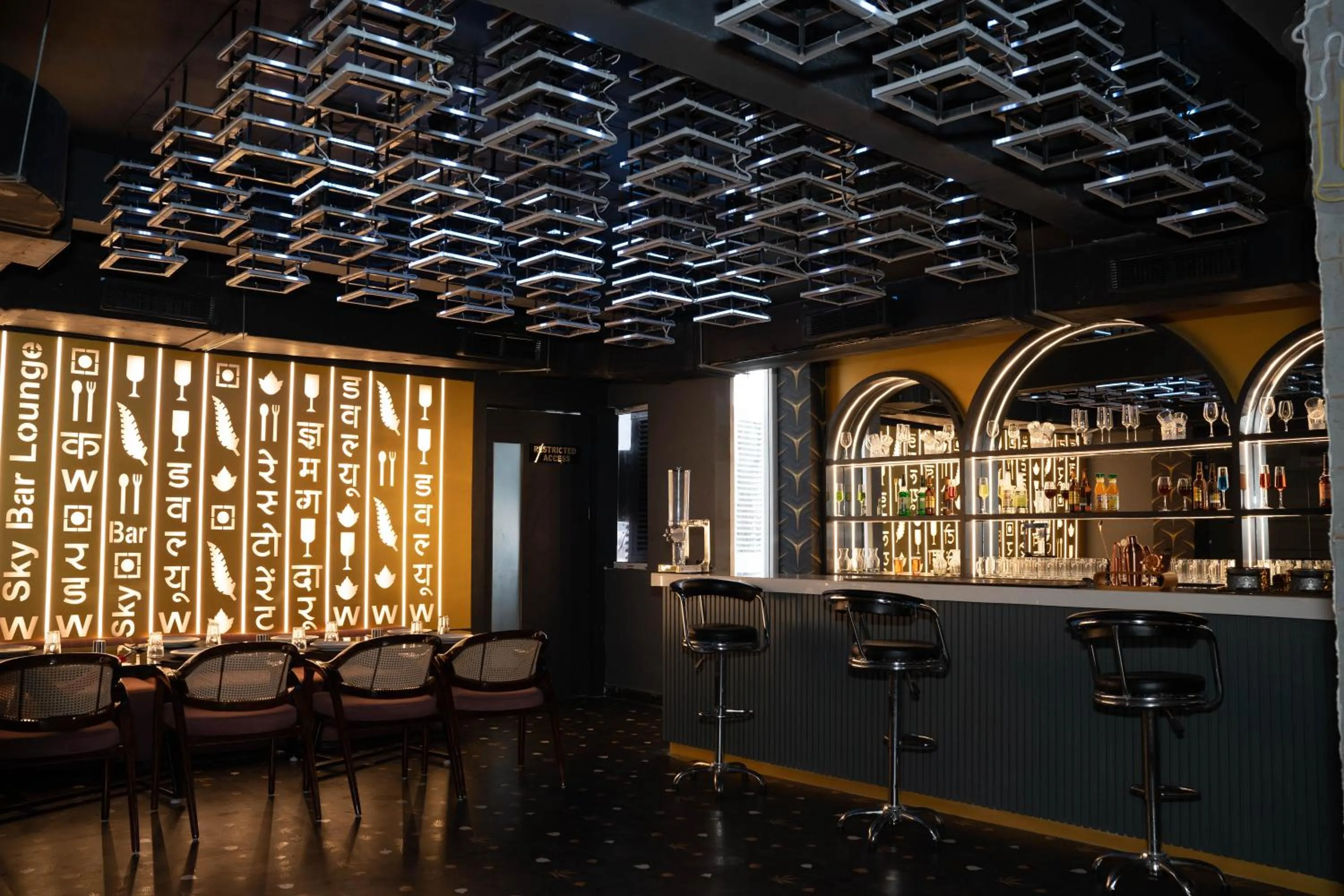 Restaurant/places to eat in Hotel W Grand - A Boutique Hotel