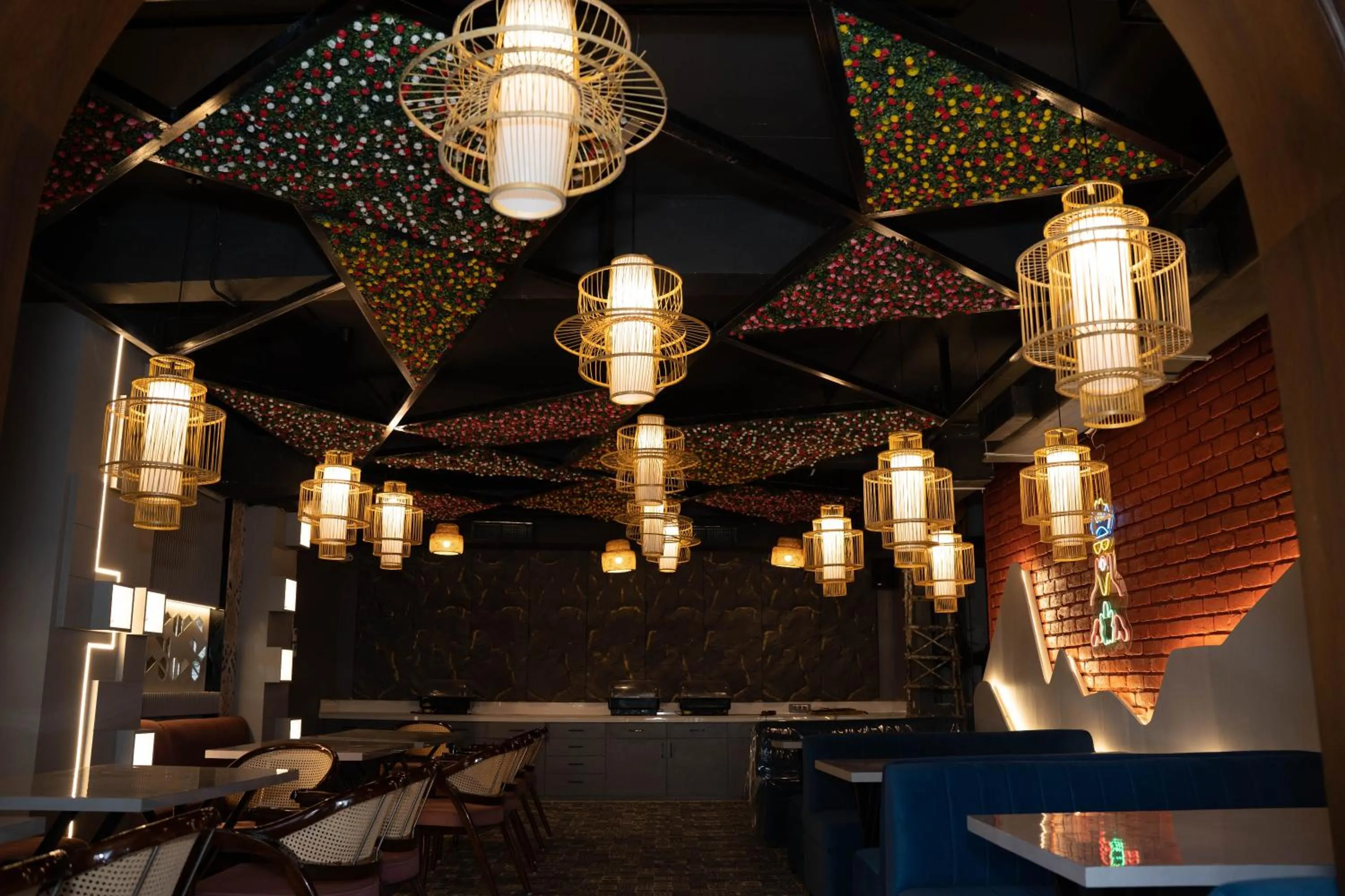 Restaurant/places to eat in Hotel W Grand - A Boutique Hotel