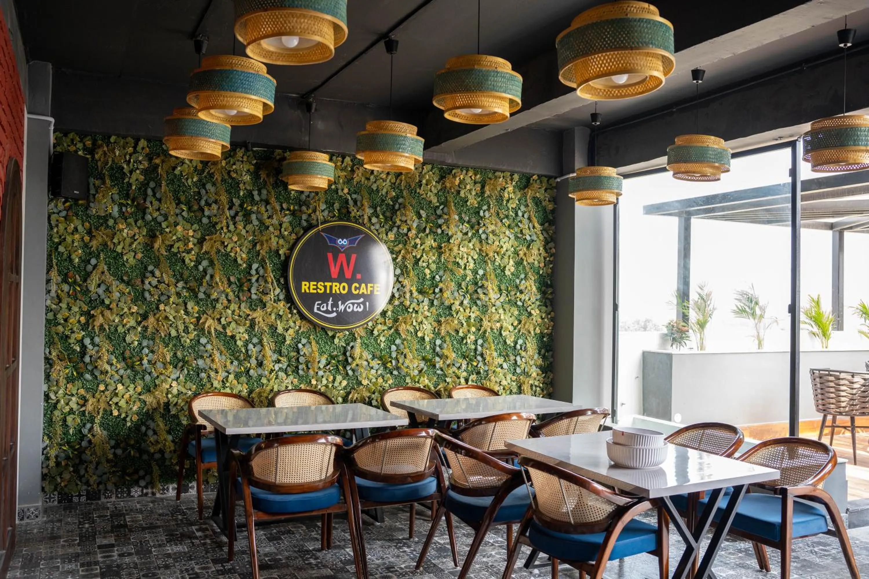 Restaurant/places to eat in Hotel W Grand - A Boutique Hotel