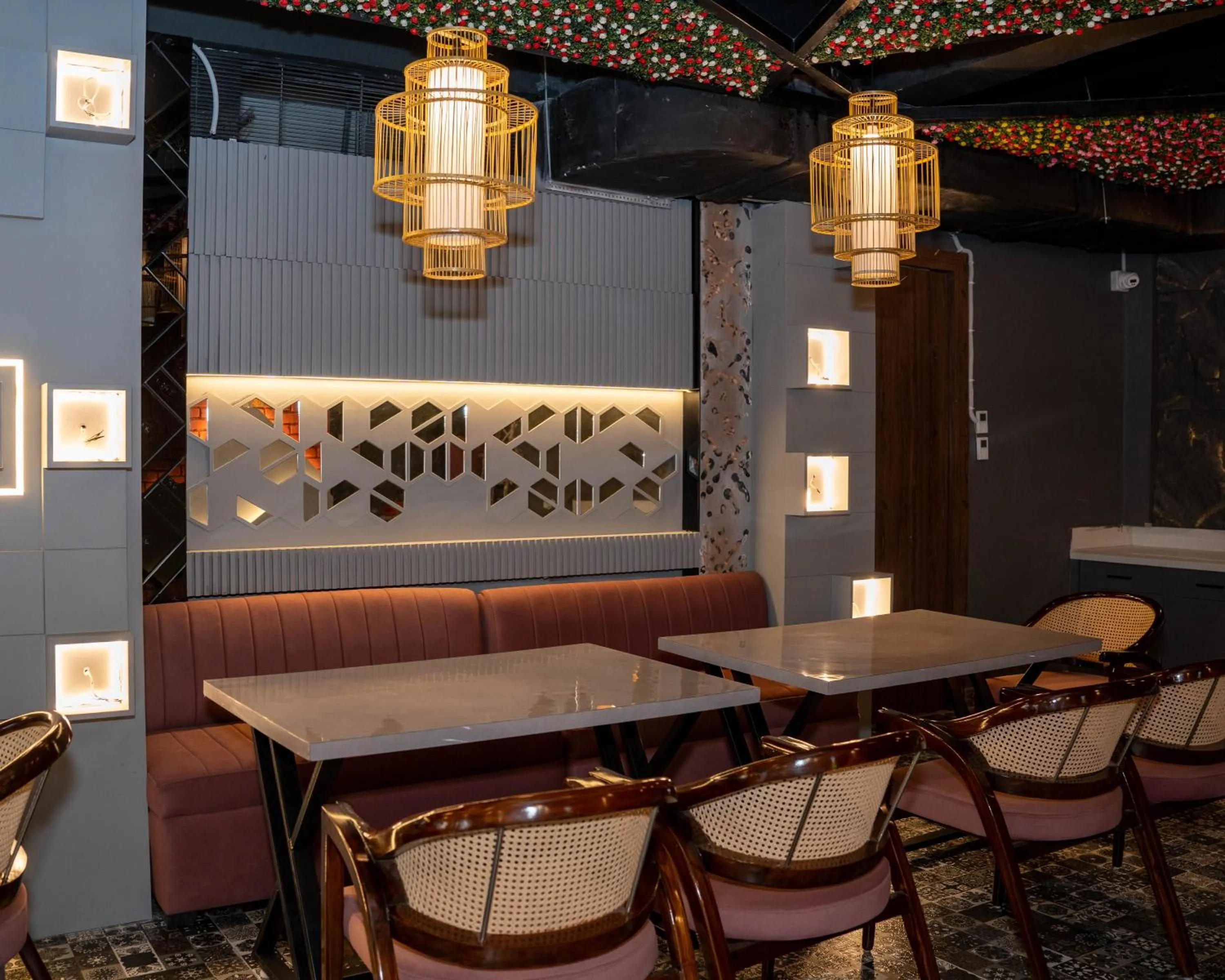 Restaurant/places to eat in Hotel W Grand - A Boutique Hotel