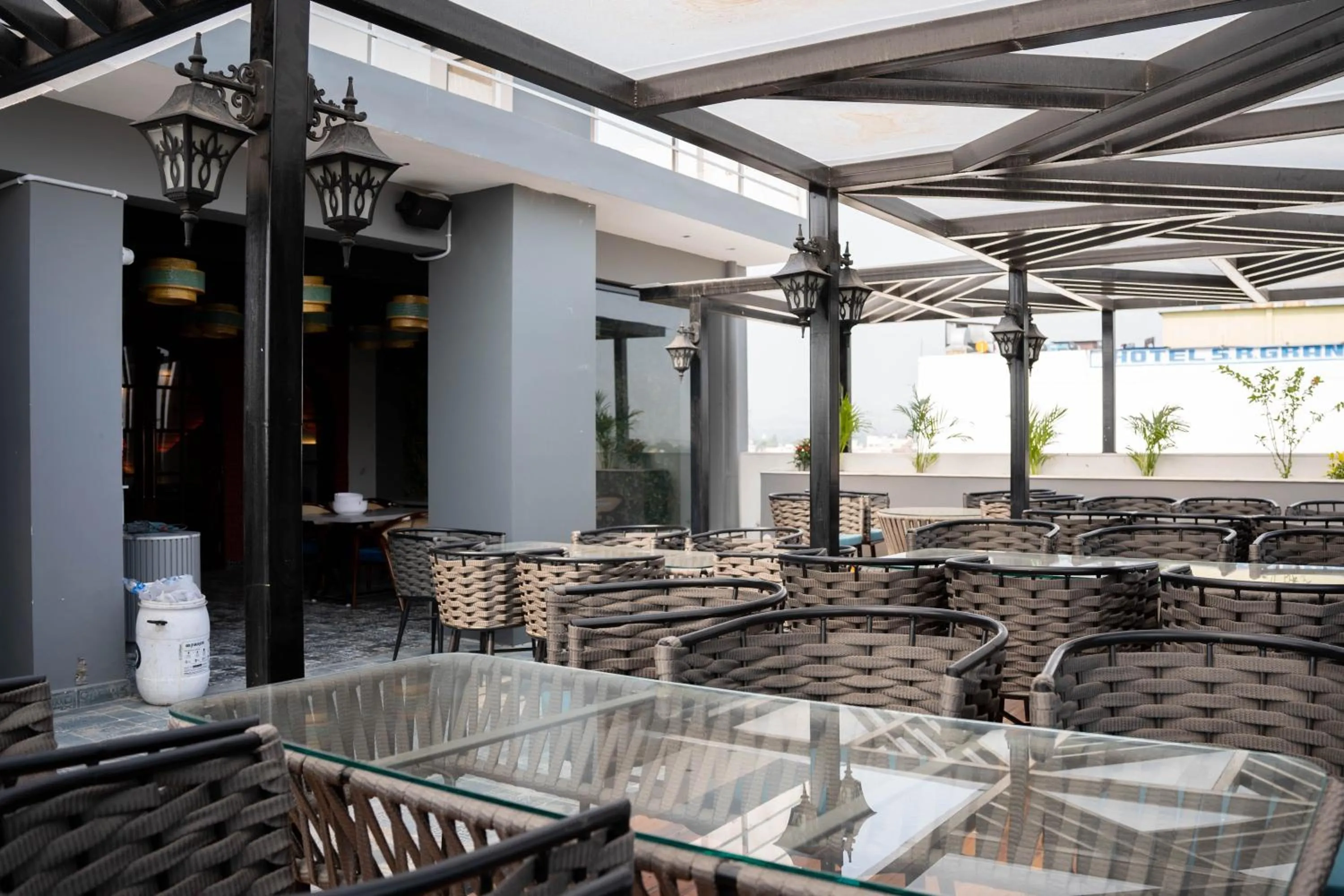 Restaurant/places to eat in Hotel W Grand - A Boutique Hotel