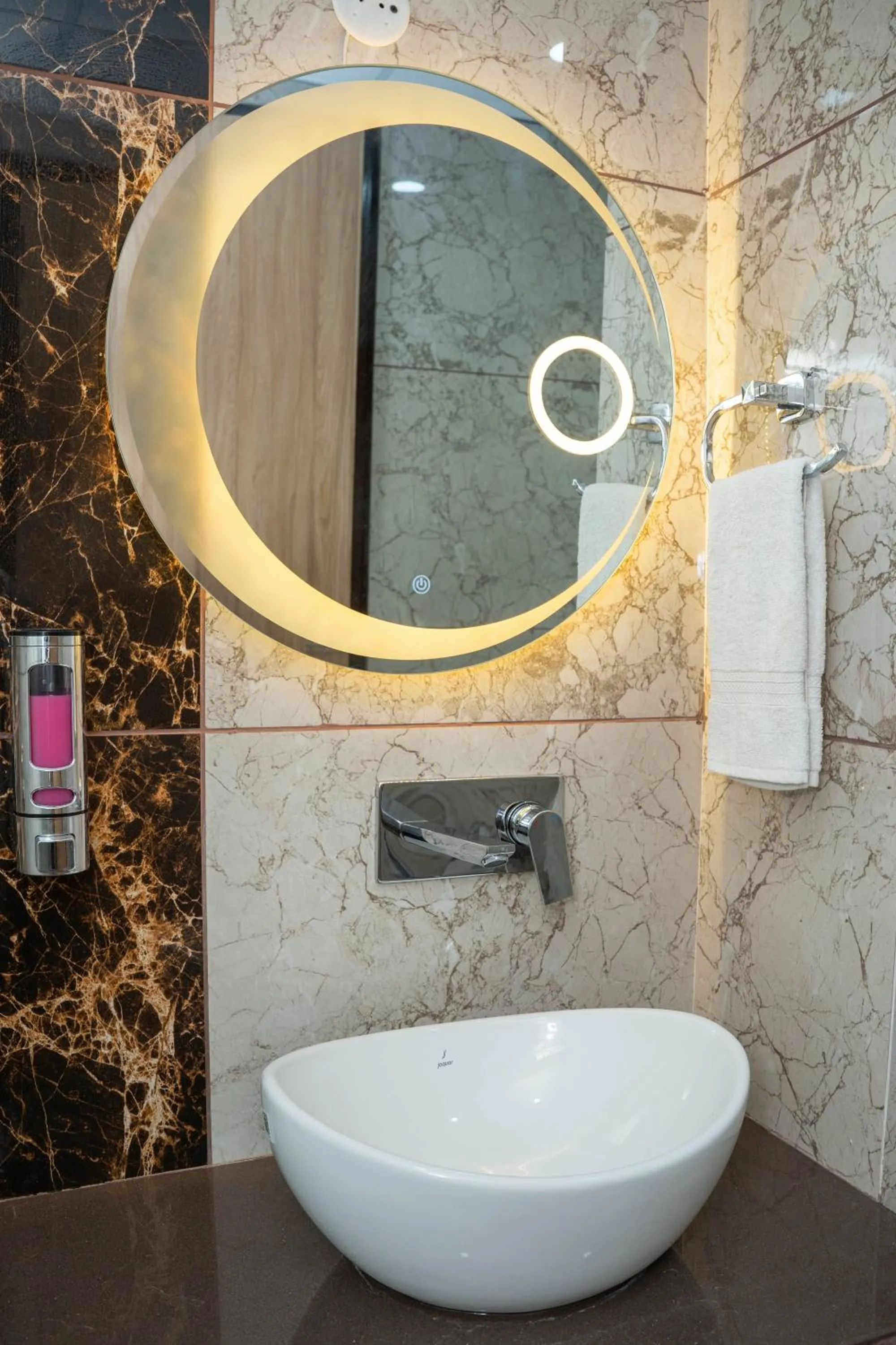 Shower in Hotel W Grand - A Boutique Hotel