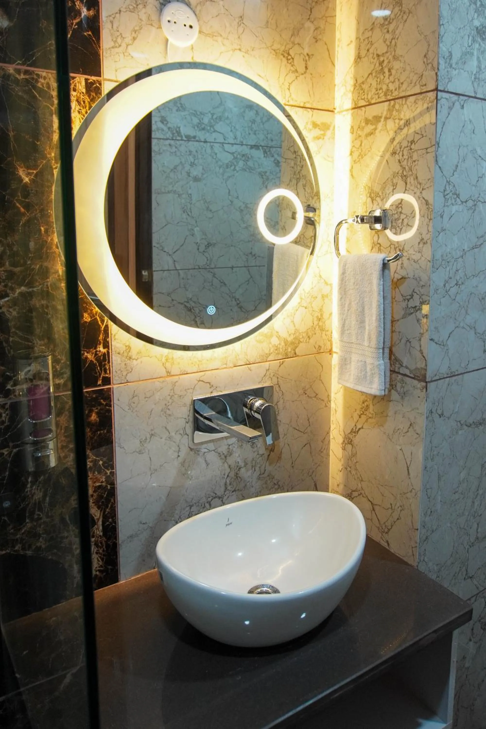 Shower in Hotel W Grand - A Boutique Hotel