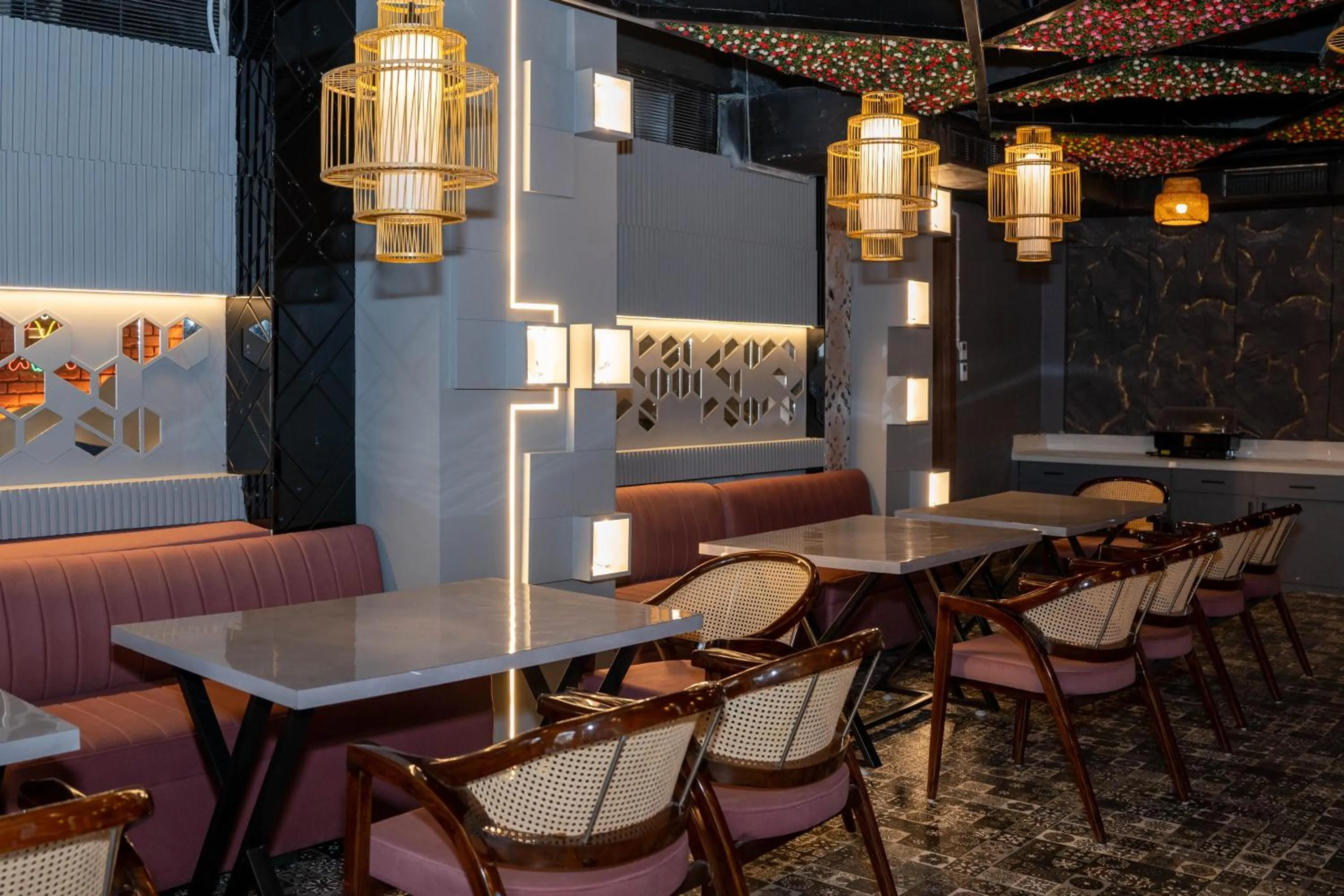 Restaurant/places to eat in Hotel W Grand - A Boutique Hotel