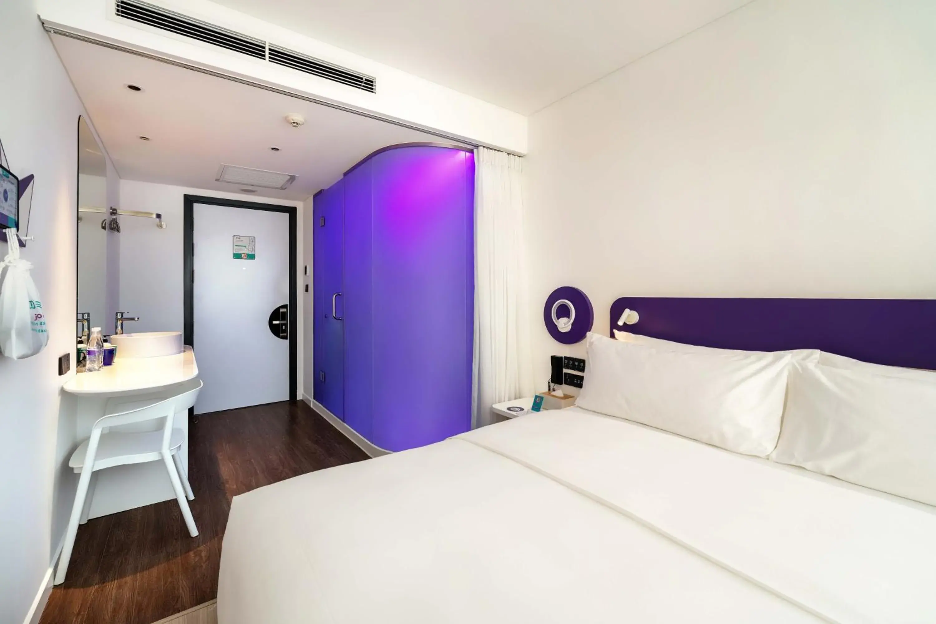 Deluxe King Room in Tru by Hilton Da Nang City Centre Deluxe King Room in Tru by Hilton Da Nang City Centre